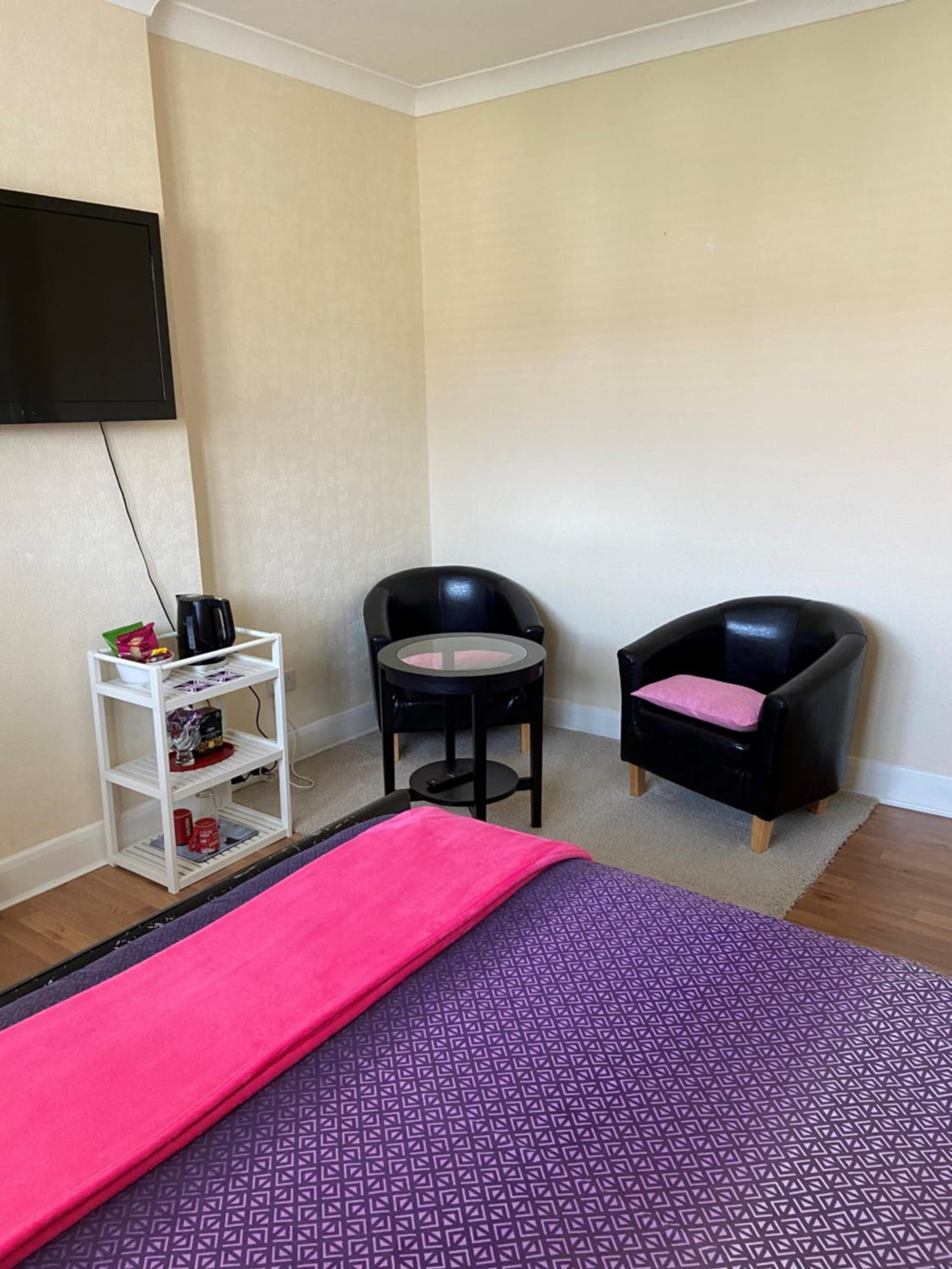 Double Room With Private Bathroom photo 2