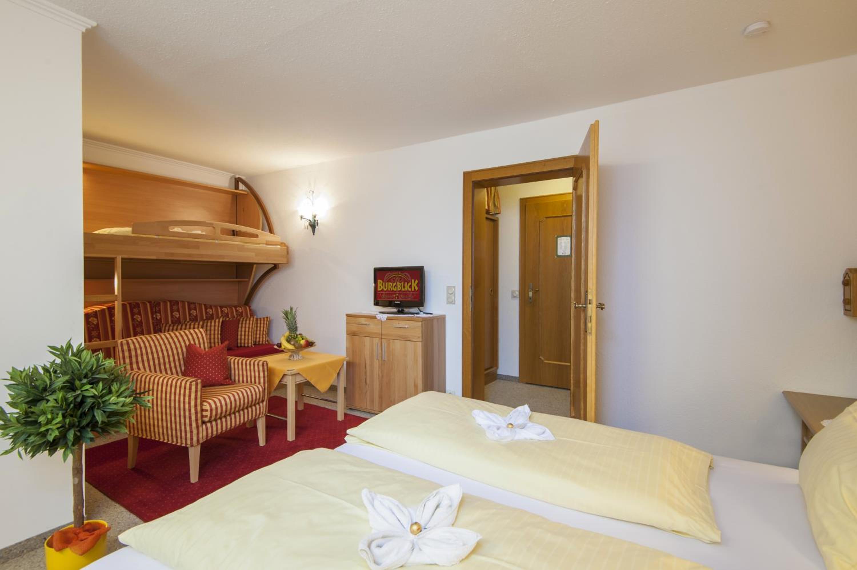 Double Room with Pool View photo 1