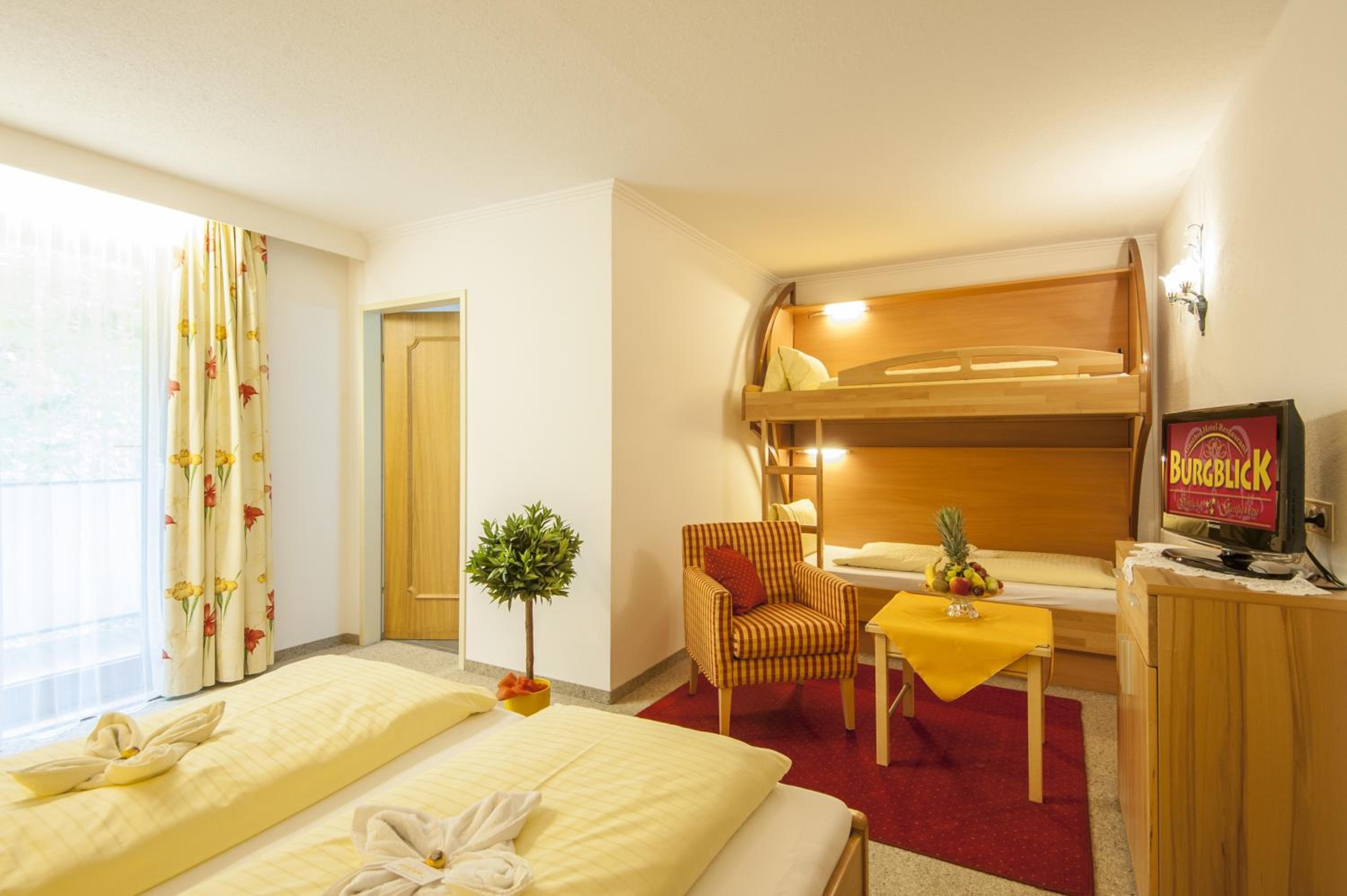 Double Room with Pool View photo 2