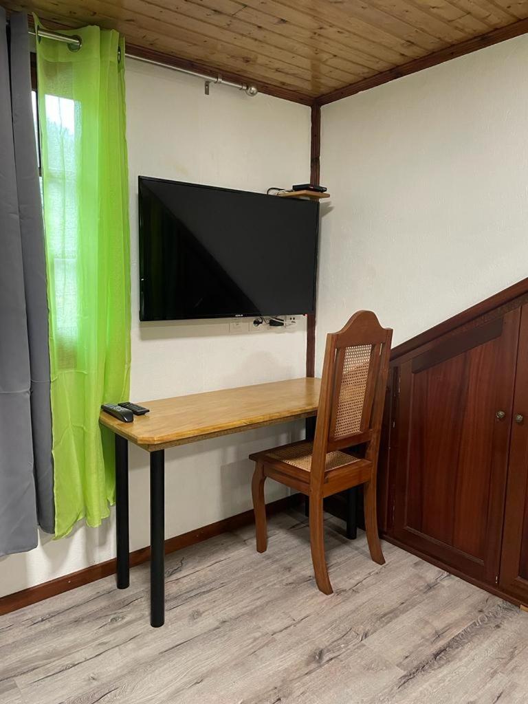 Large Double Room - Photo 2
