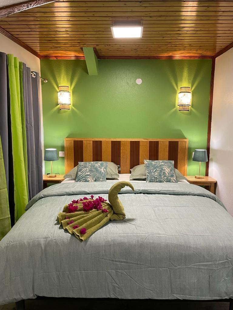Large Double Room - Photo 1