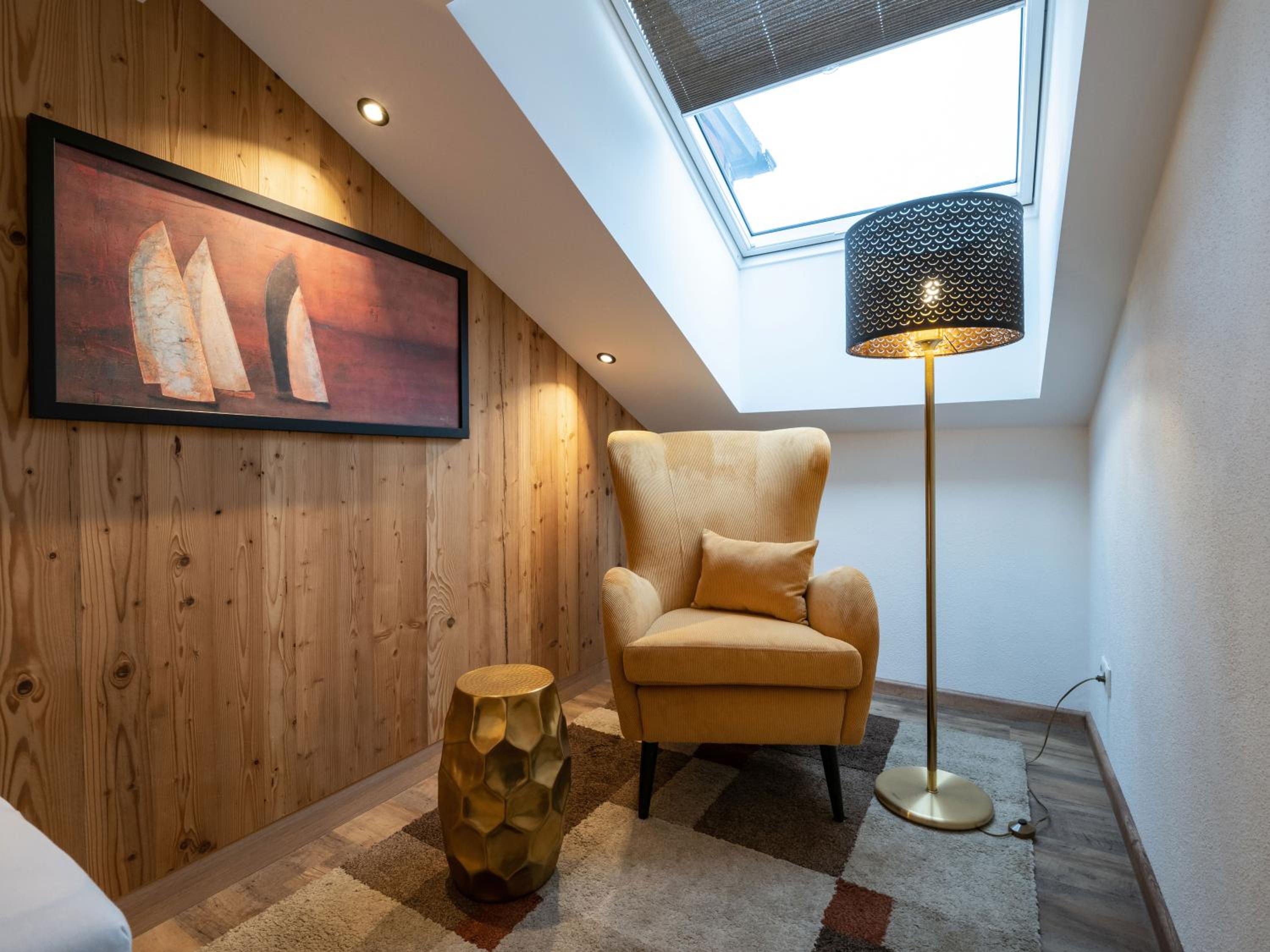 Three-Bedroom Apartment with Balcony photo 3