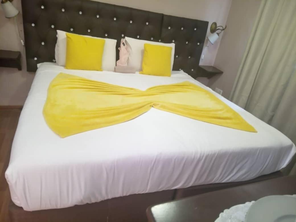 Double Room with Private Bathroom photo 1