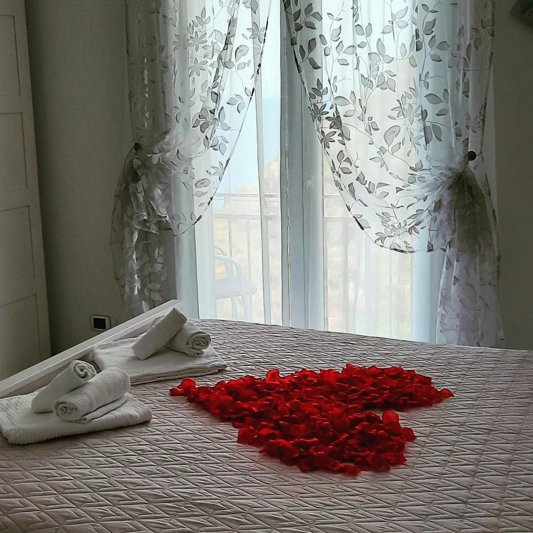 Deluxe Double Room with Balcony and Sea View photo 3