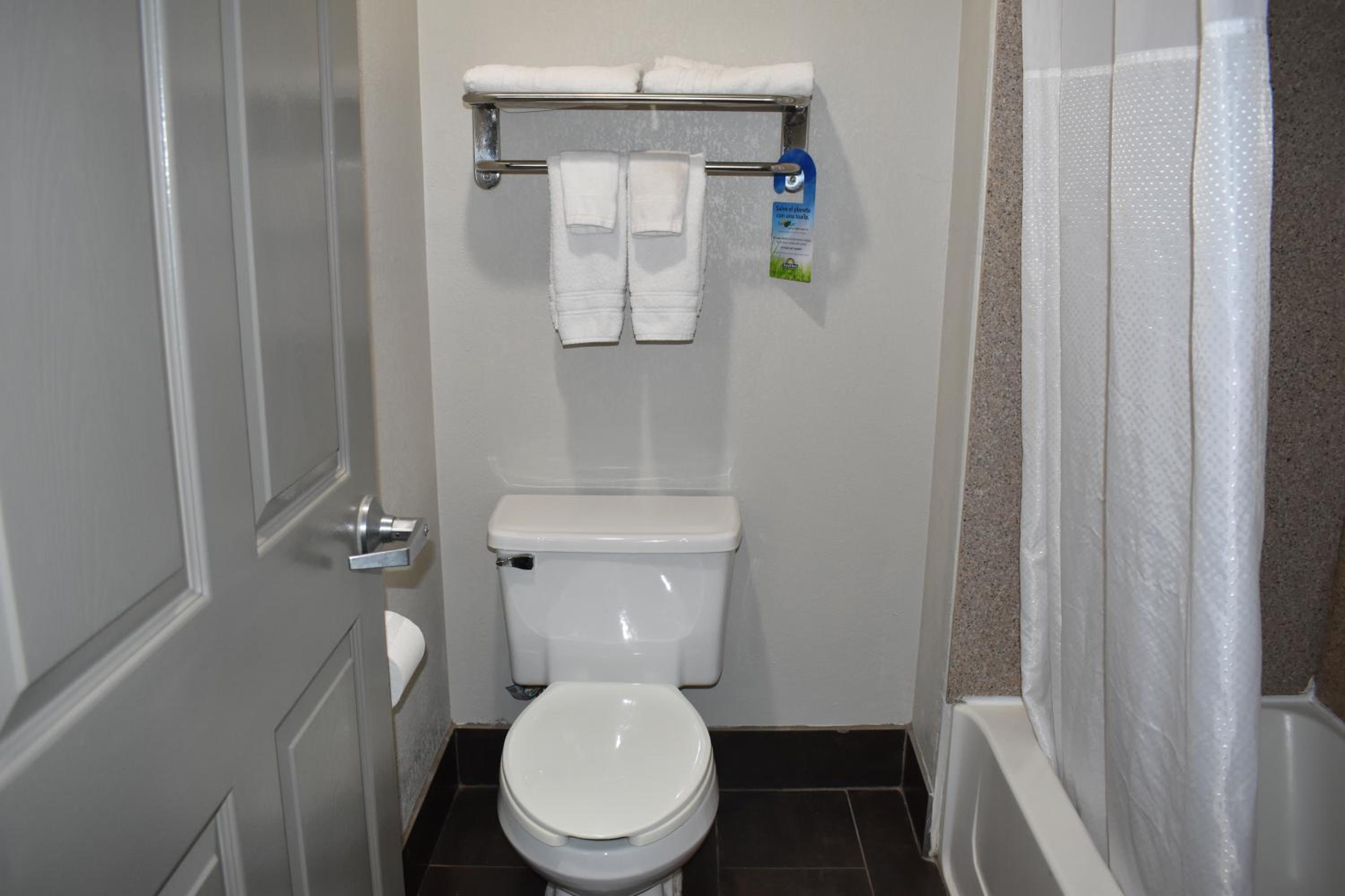 King Studio Suite - Non-Smoking - Photo 3