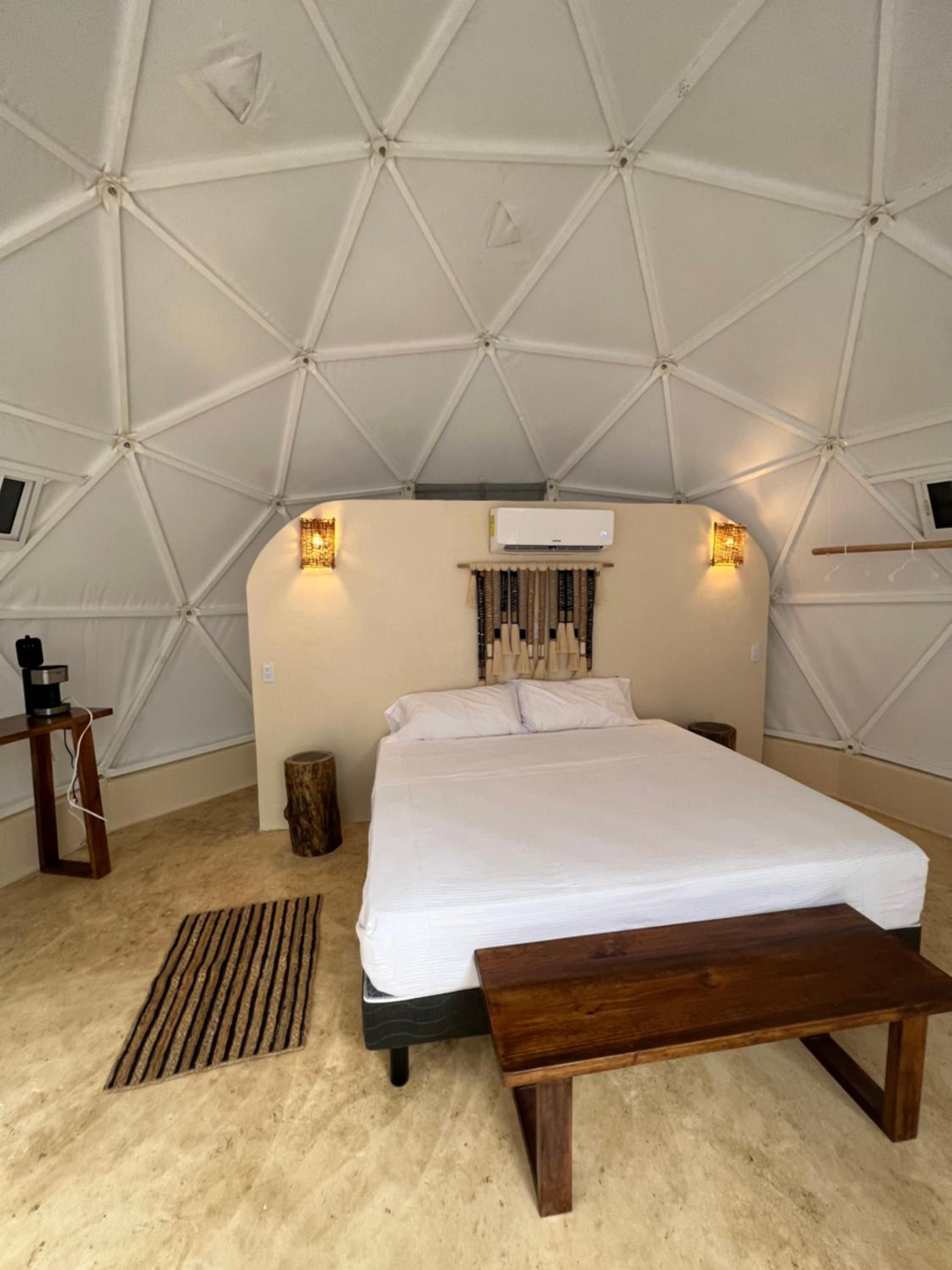 King Room with Pool View - Photo 16