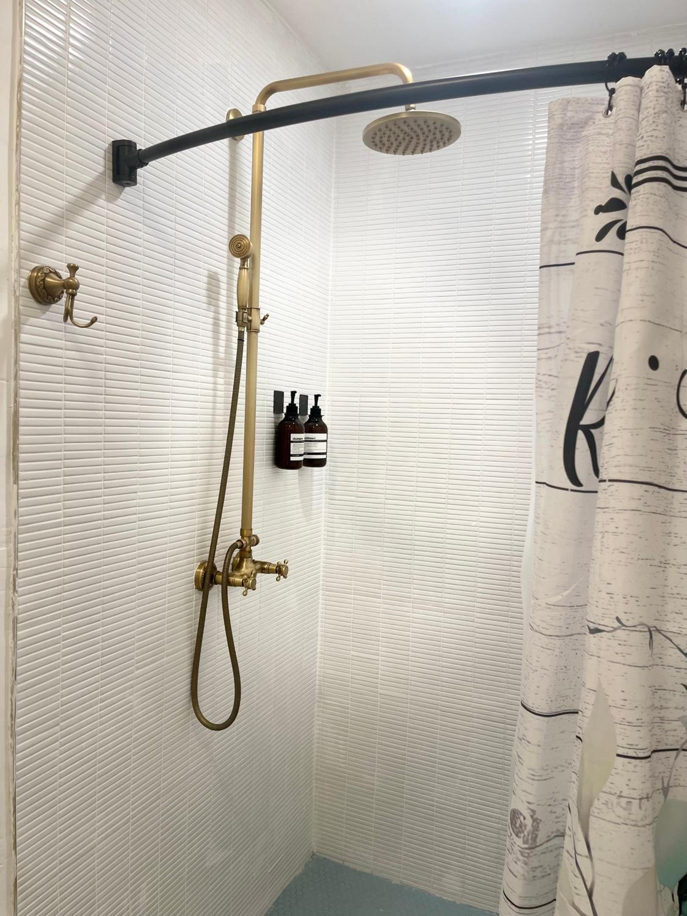 Deluxe King Suite - Photo 20