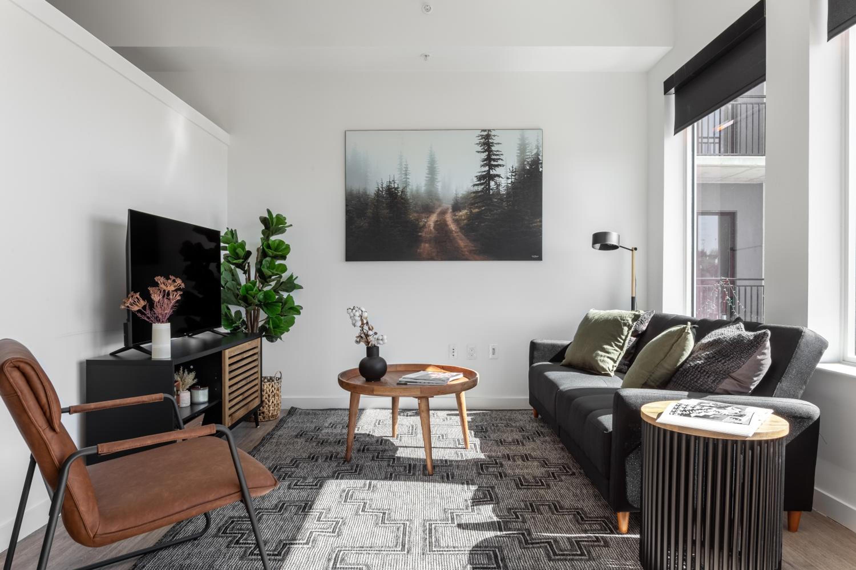 Studio Suite, Highway-Facing