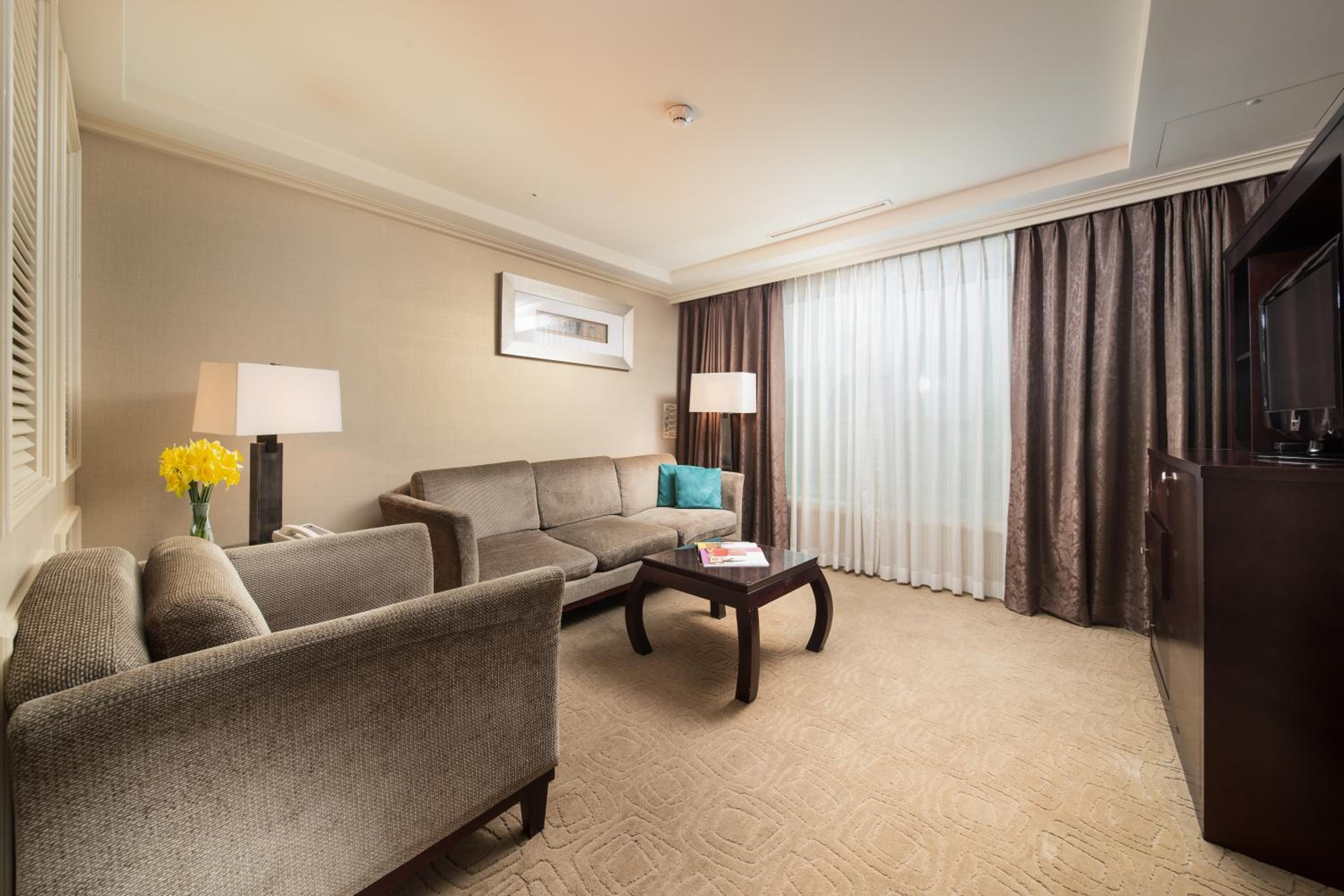 Plaza Suite Twin - Photo 2