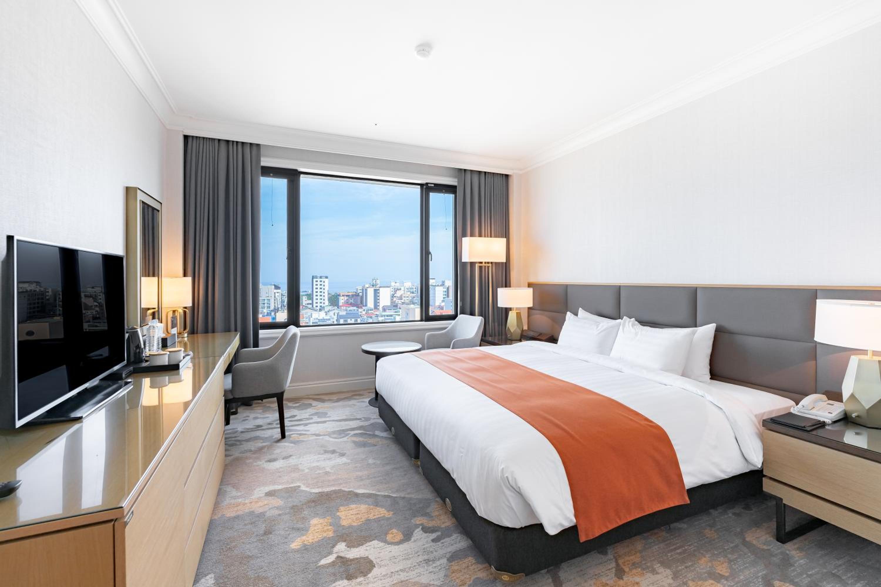 Standard King Room - Photo 3