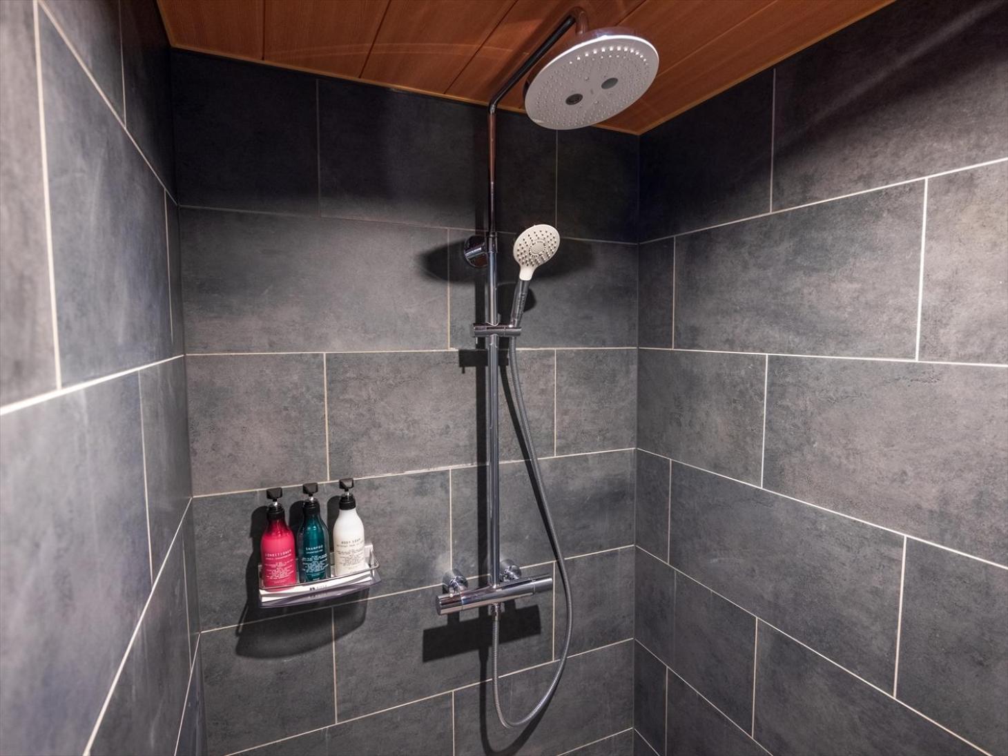Quadruple Room with Shower - Photo 2