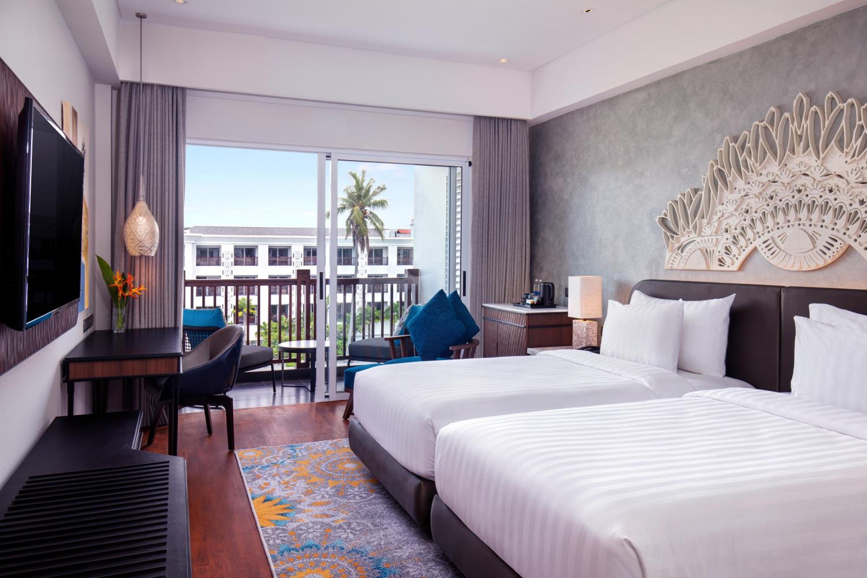Deluxe Room Twin Beds - Photo 1