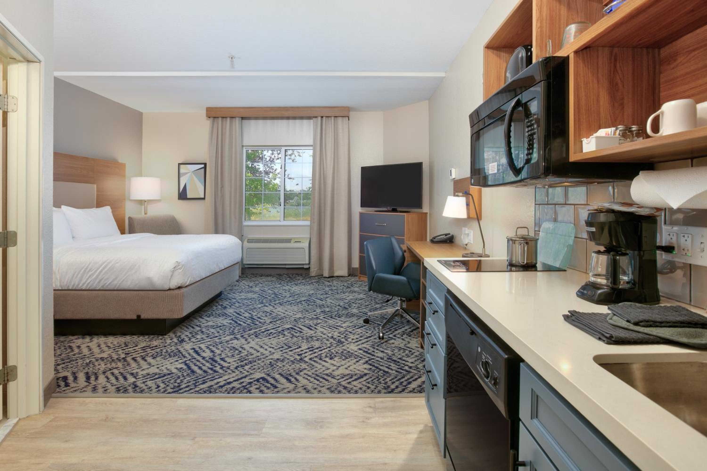 Studio Suite - Photo 1