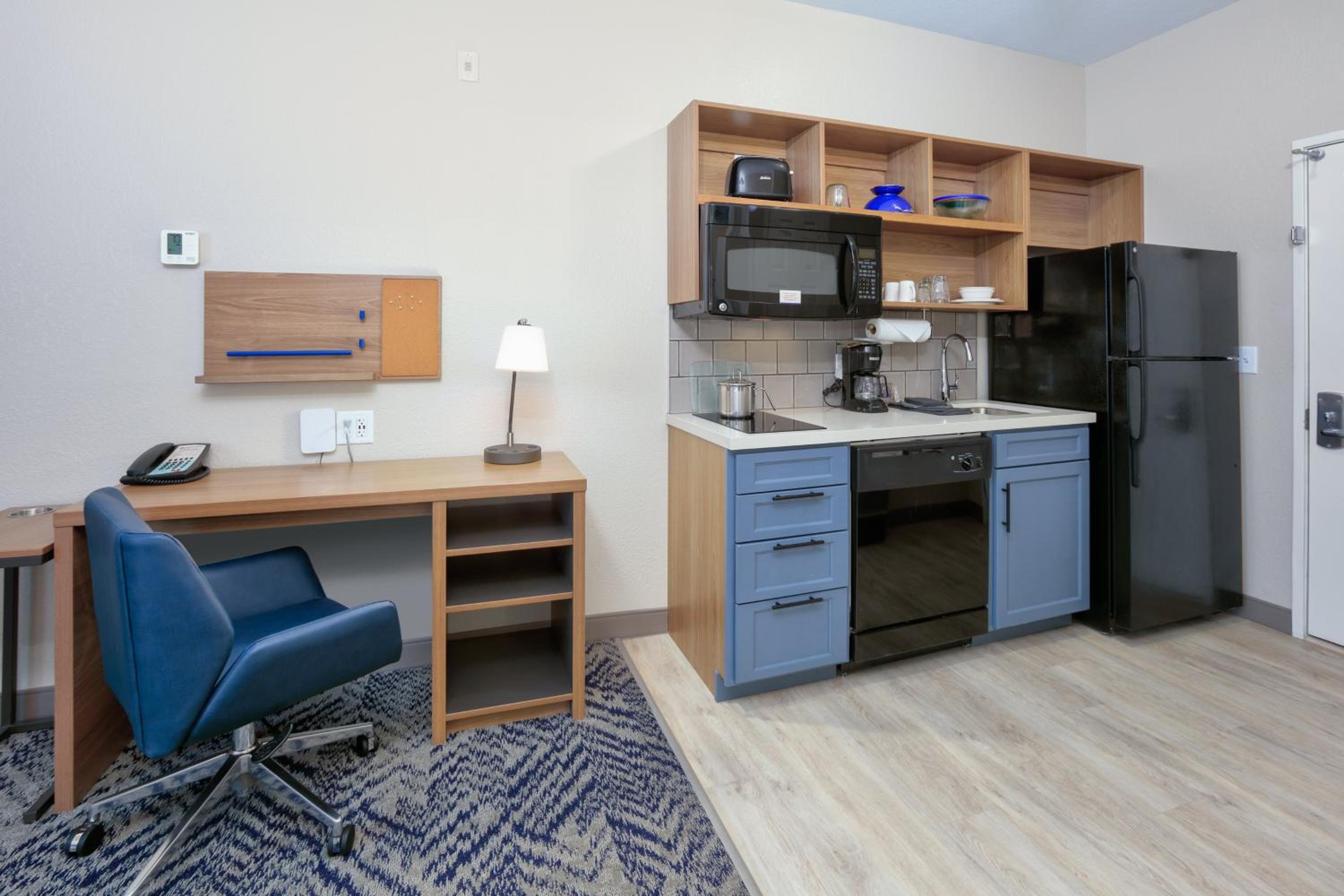 Studio Suite - Photo 6