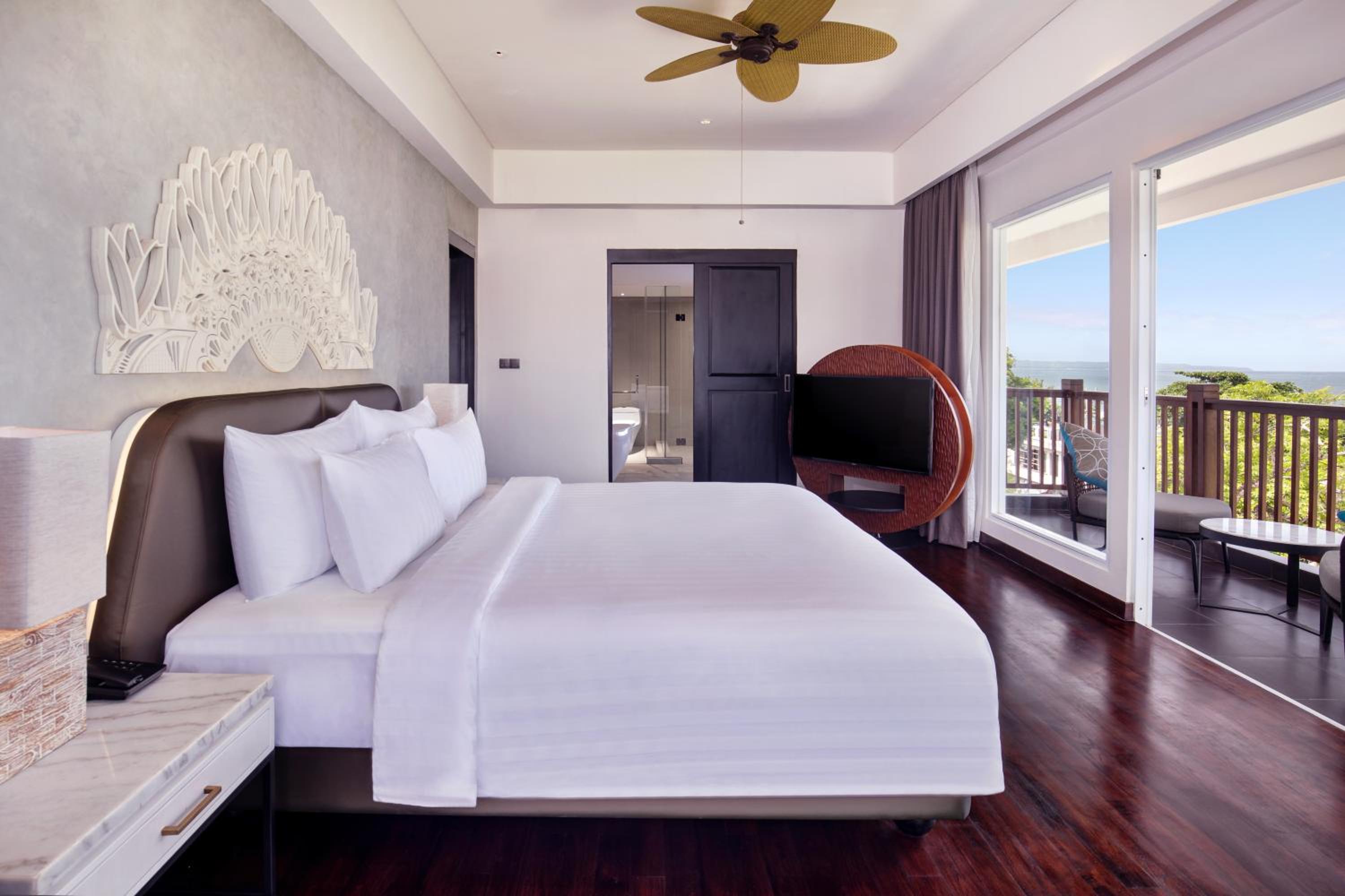 Executive King Suite - Photo 2