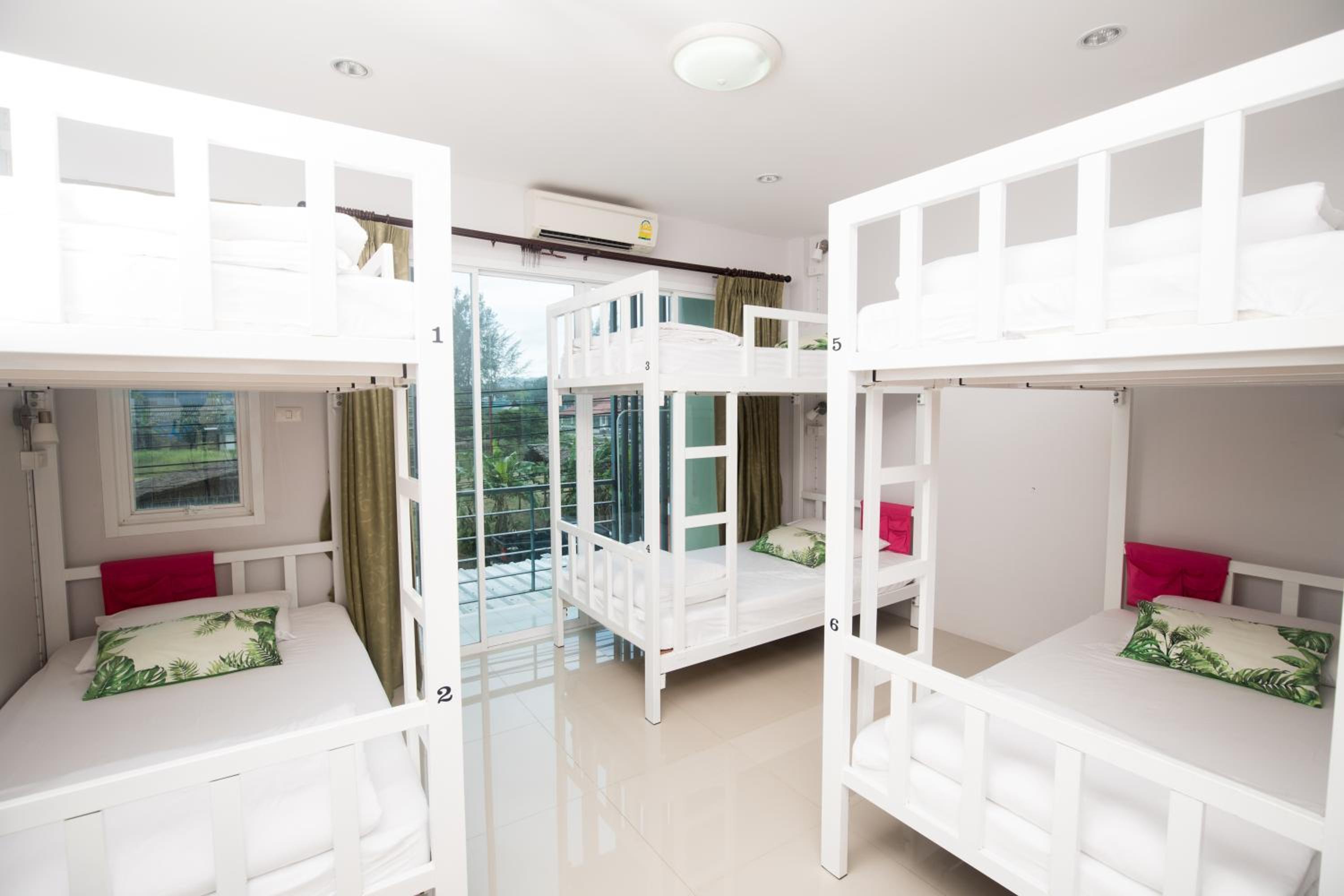 Bed in 6-Bed Mixed Dormitory Room photo 2