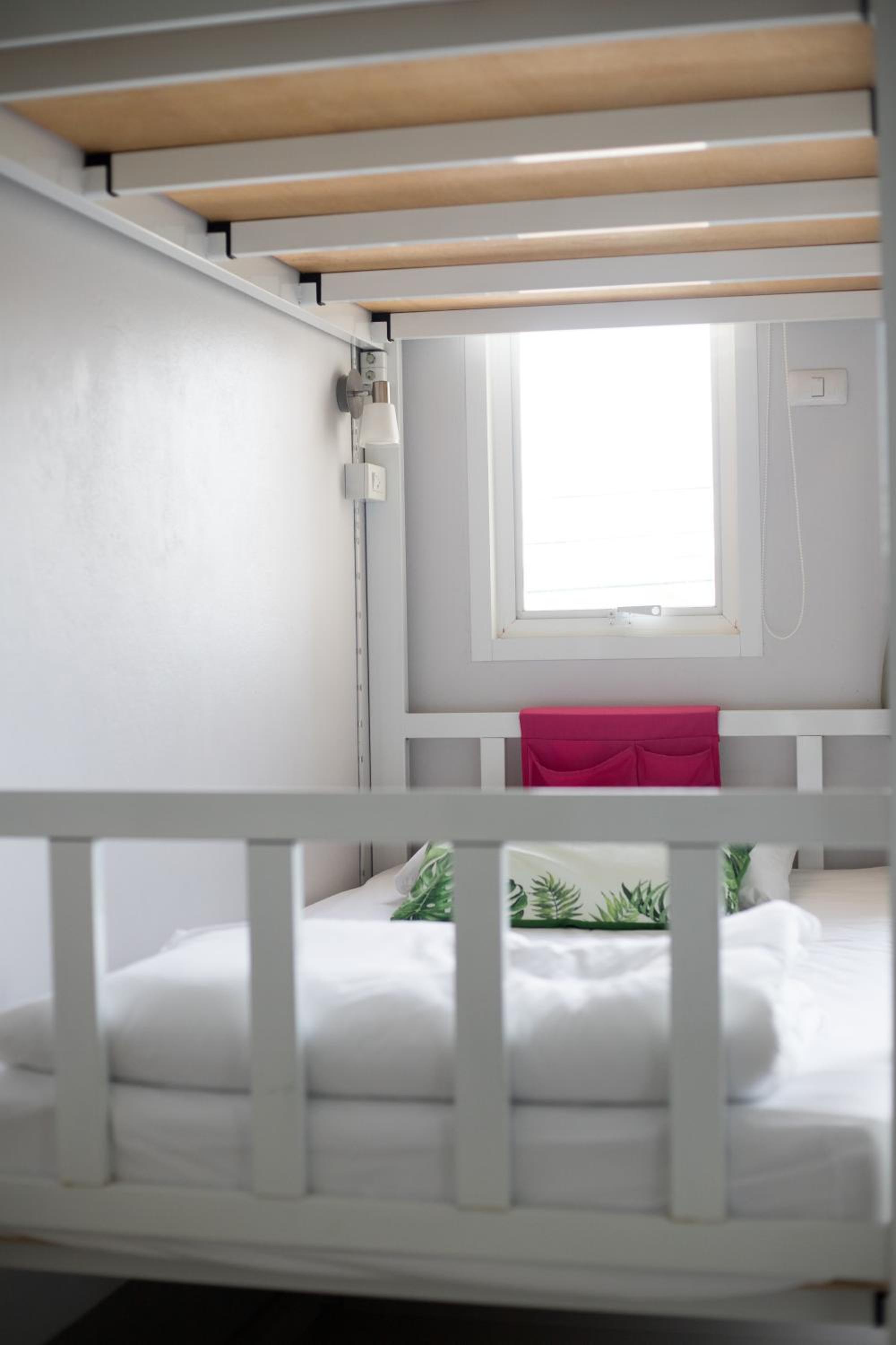 Bed in 6-Bed Mixed Dormitory Room photo 3