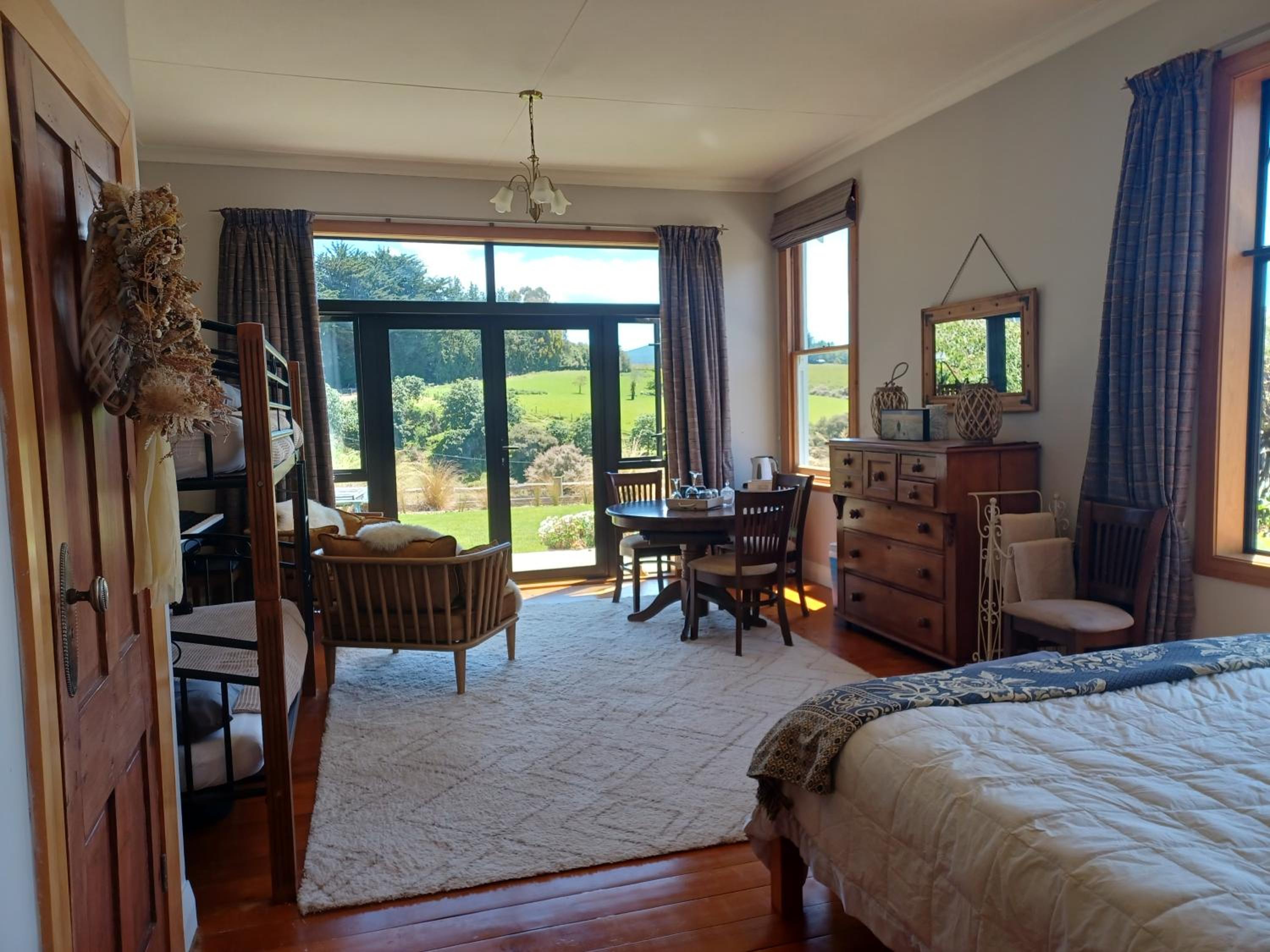 Superior Family Room photo 3