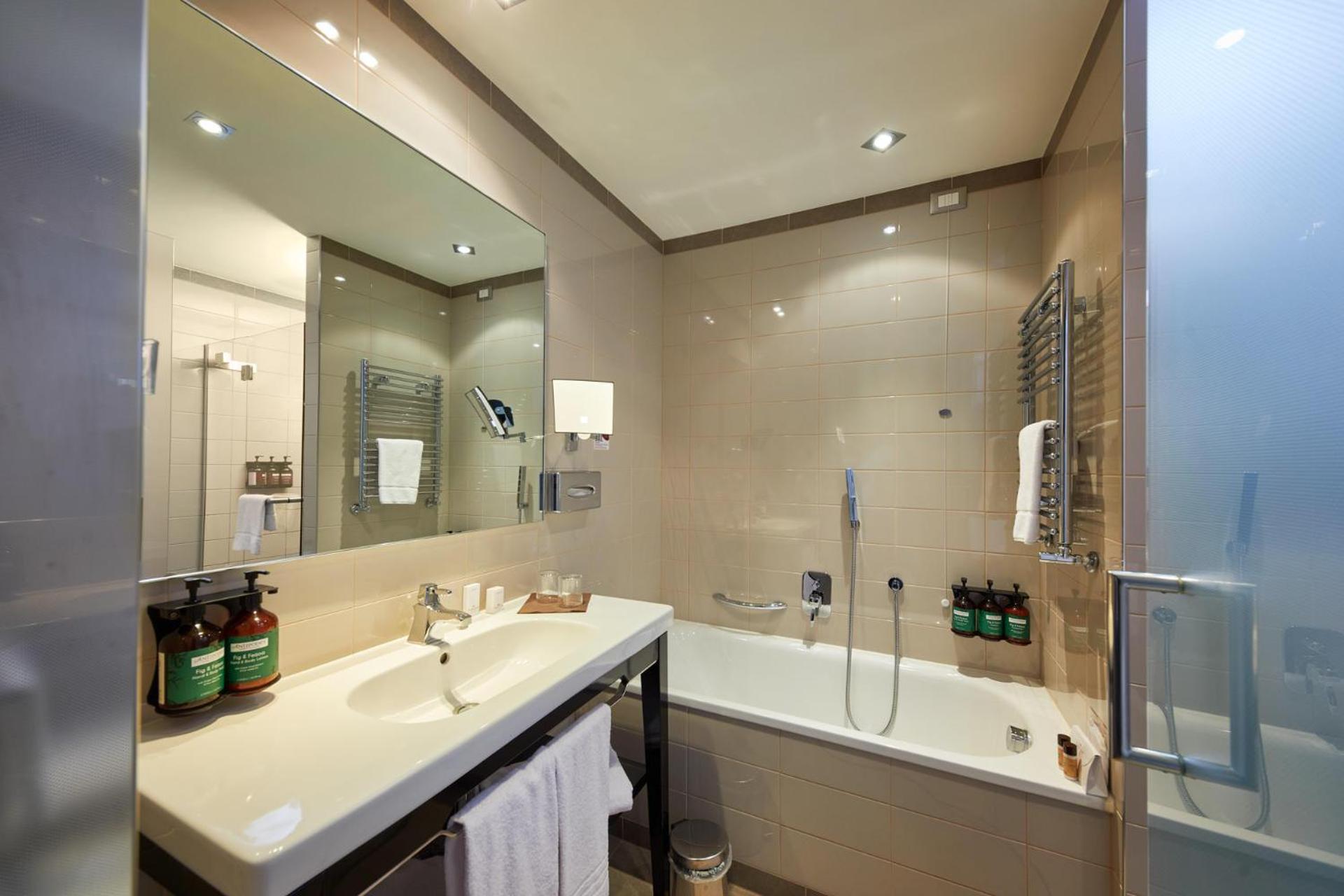 Standard Twin Room - Photo 7