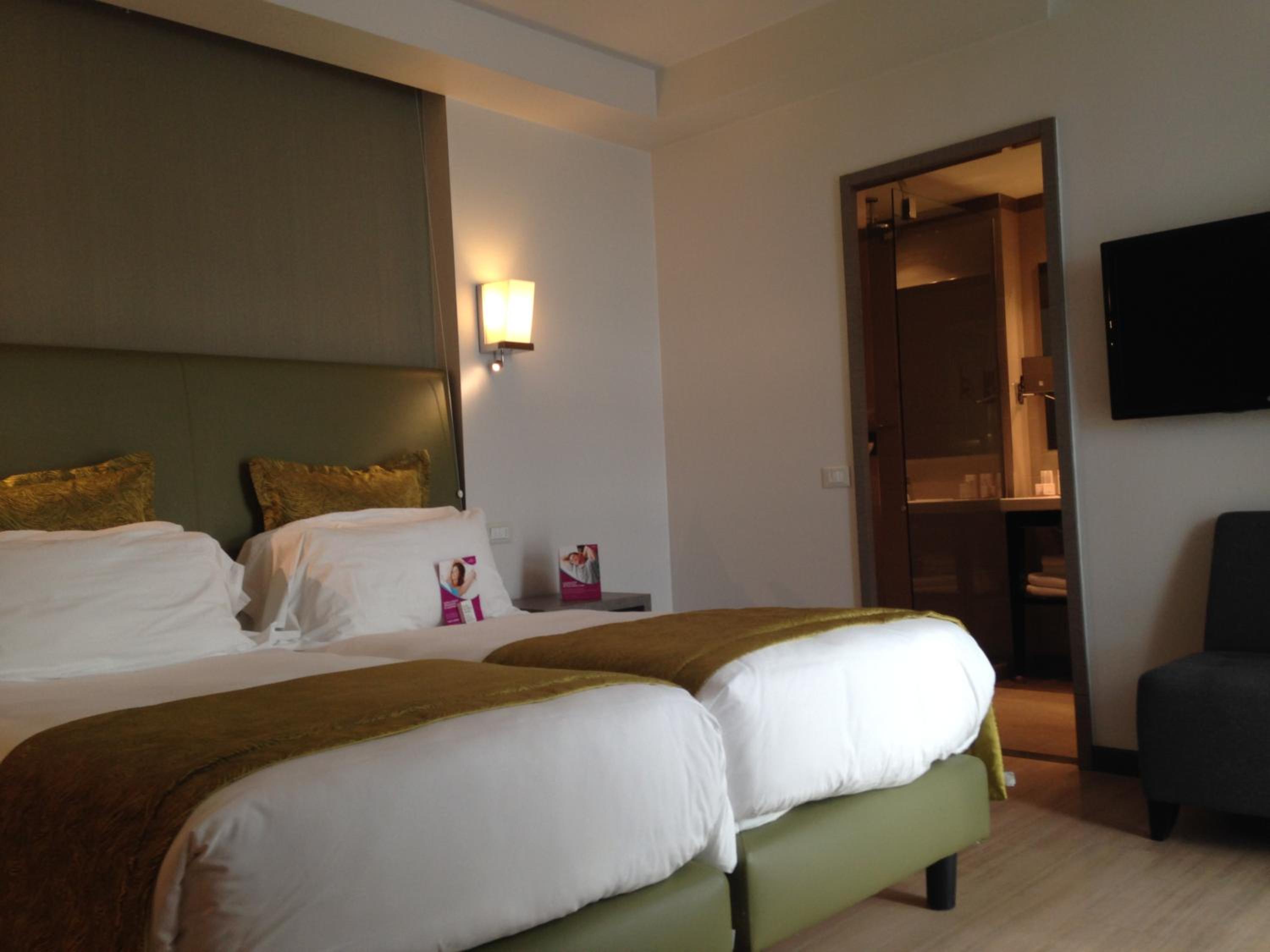 Standard Twin Room - Disability Access/Smoking