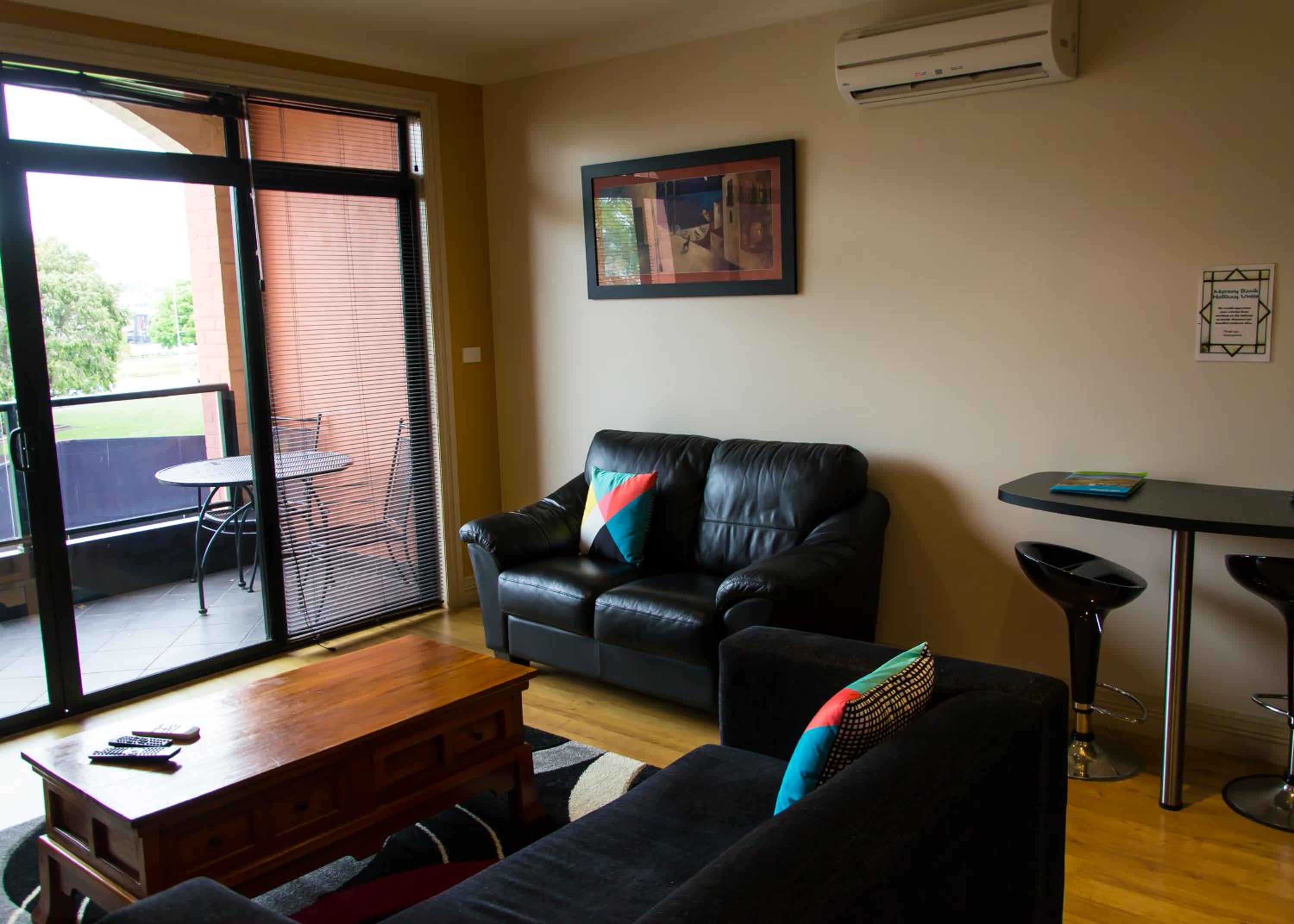 One-Bedroom Apartment photo 3