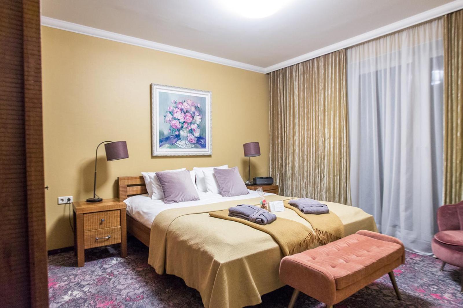 Deluxe Suite - Photo 2