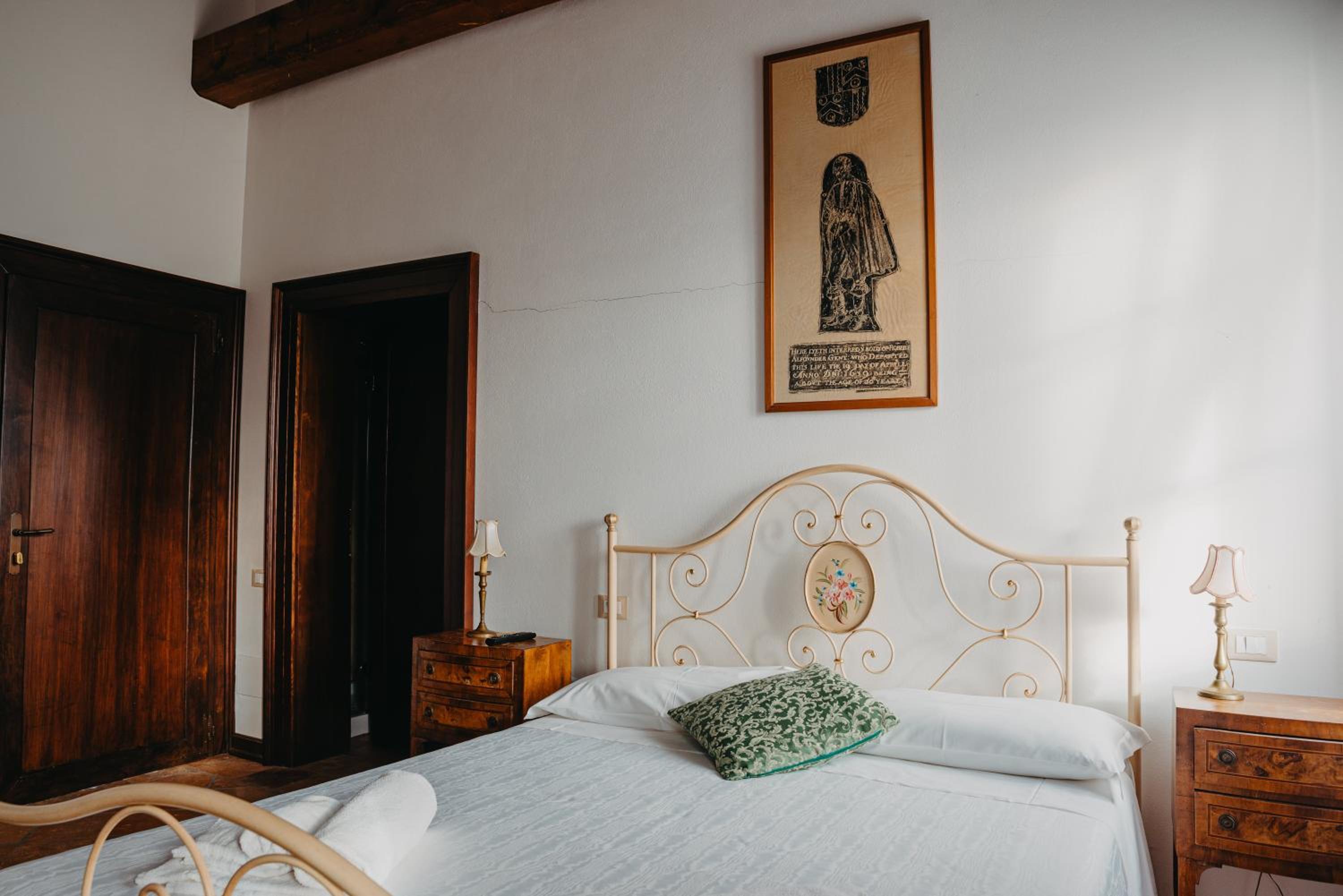 Large Double Room - Photo 2