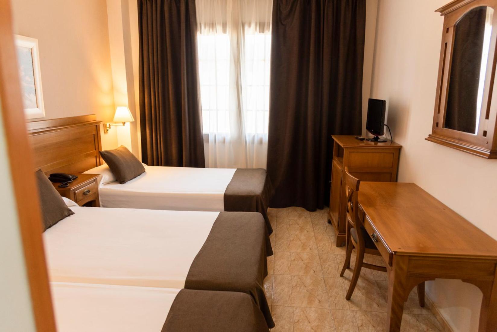 Habitación doble (2 adultos + 1 niño)