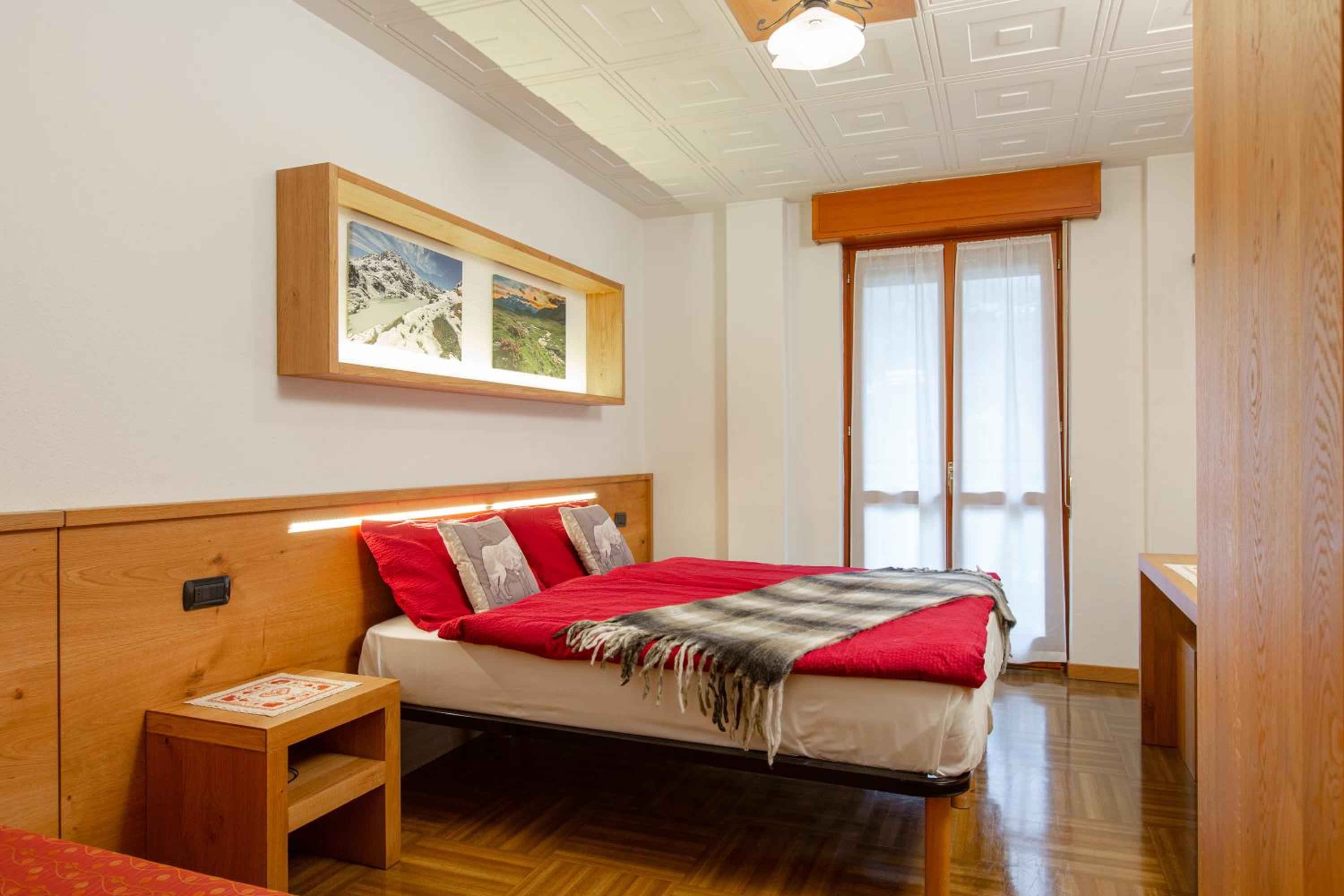 Double or Twin Room with Mountain View photo 3