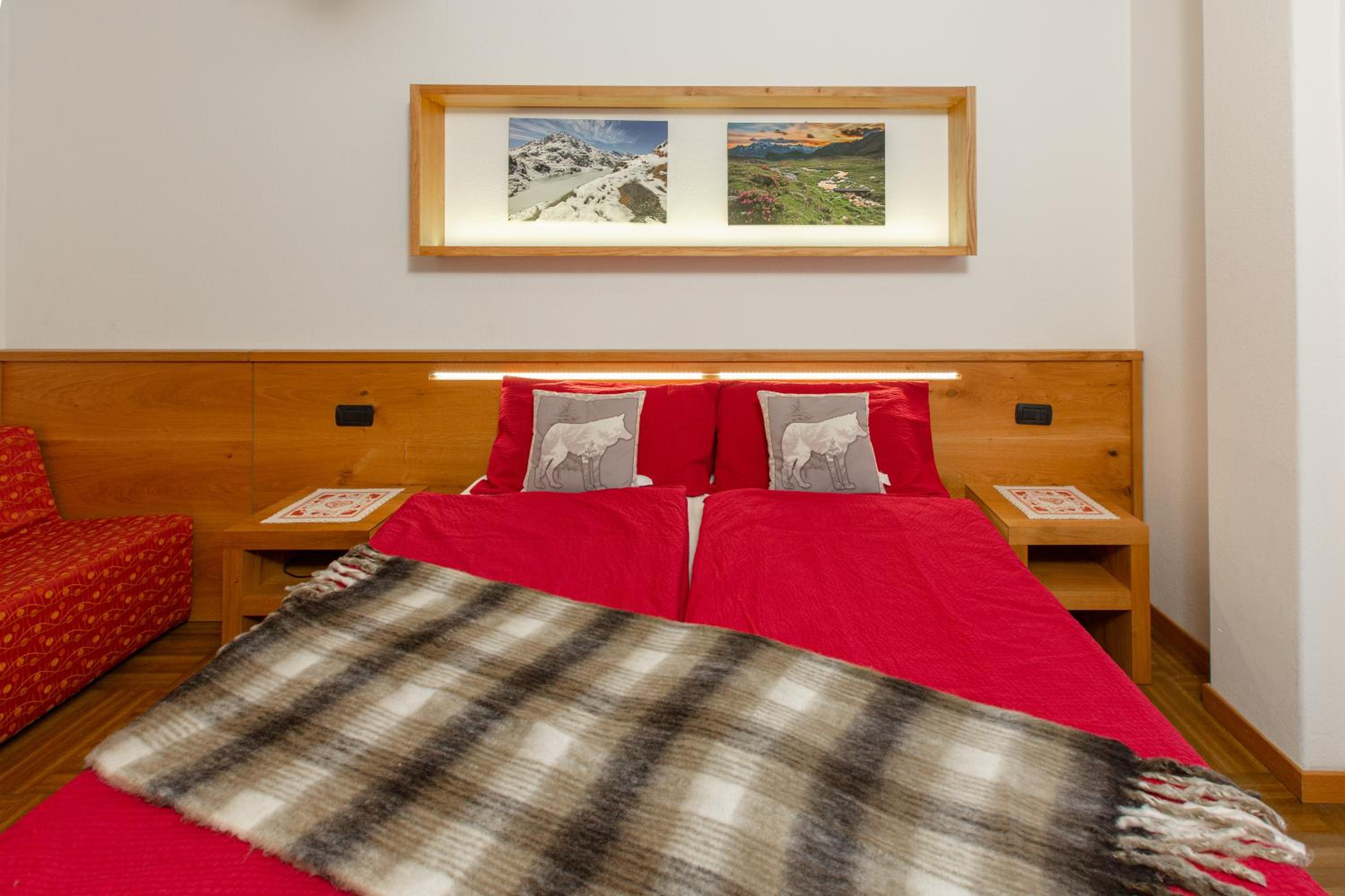 Double or Twin Room with Mountain View photo 2