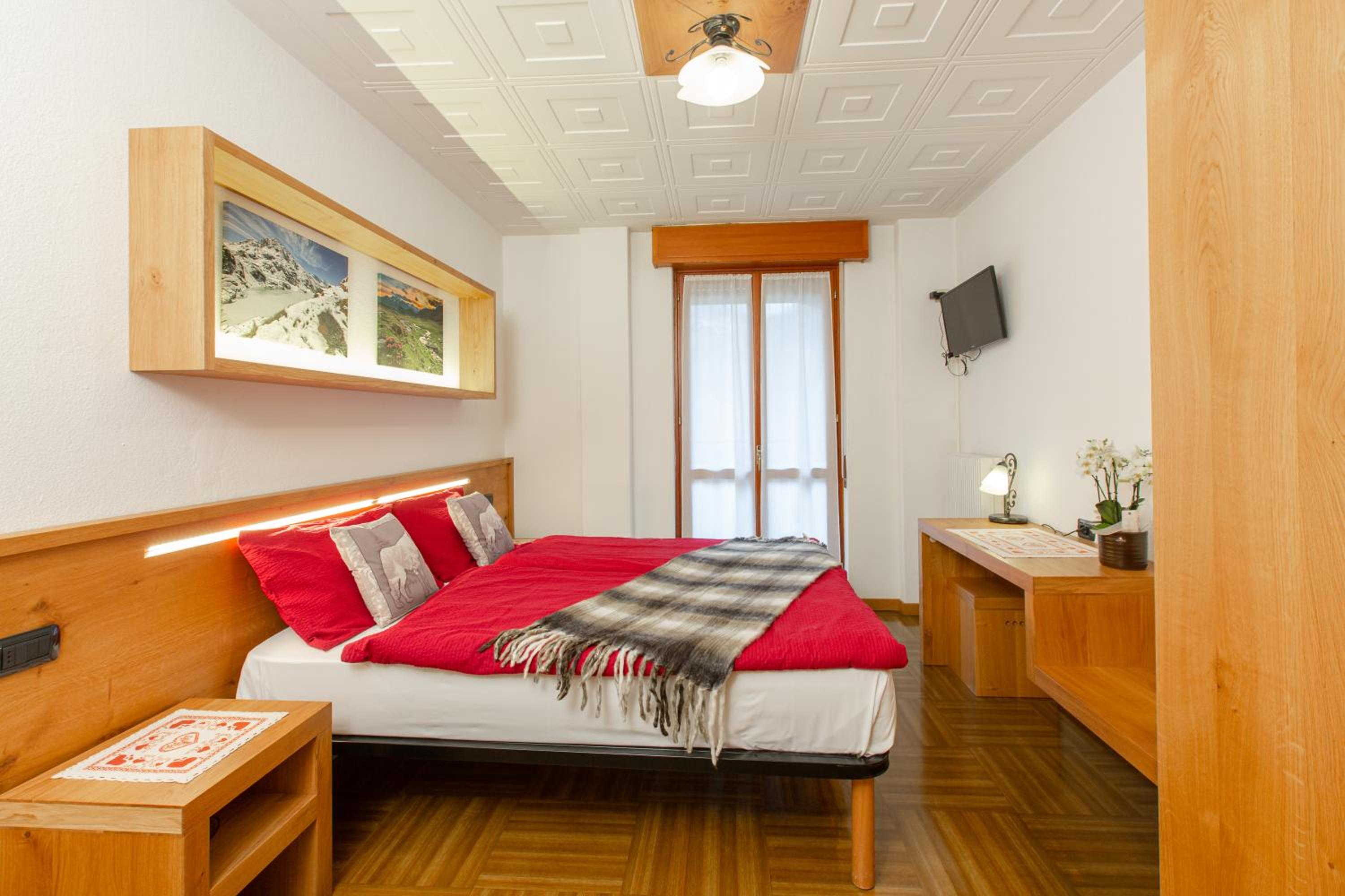 Double or Twin Room with Mountain View photo 1