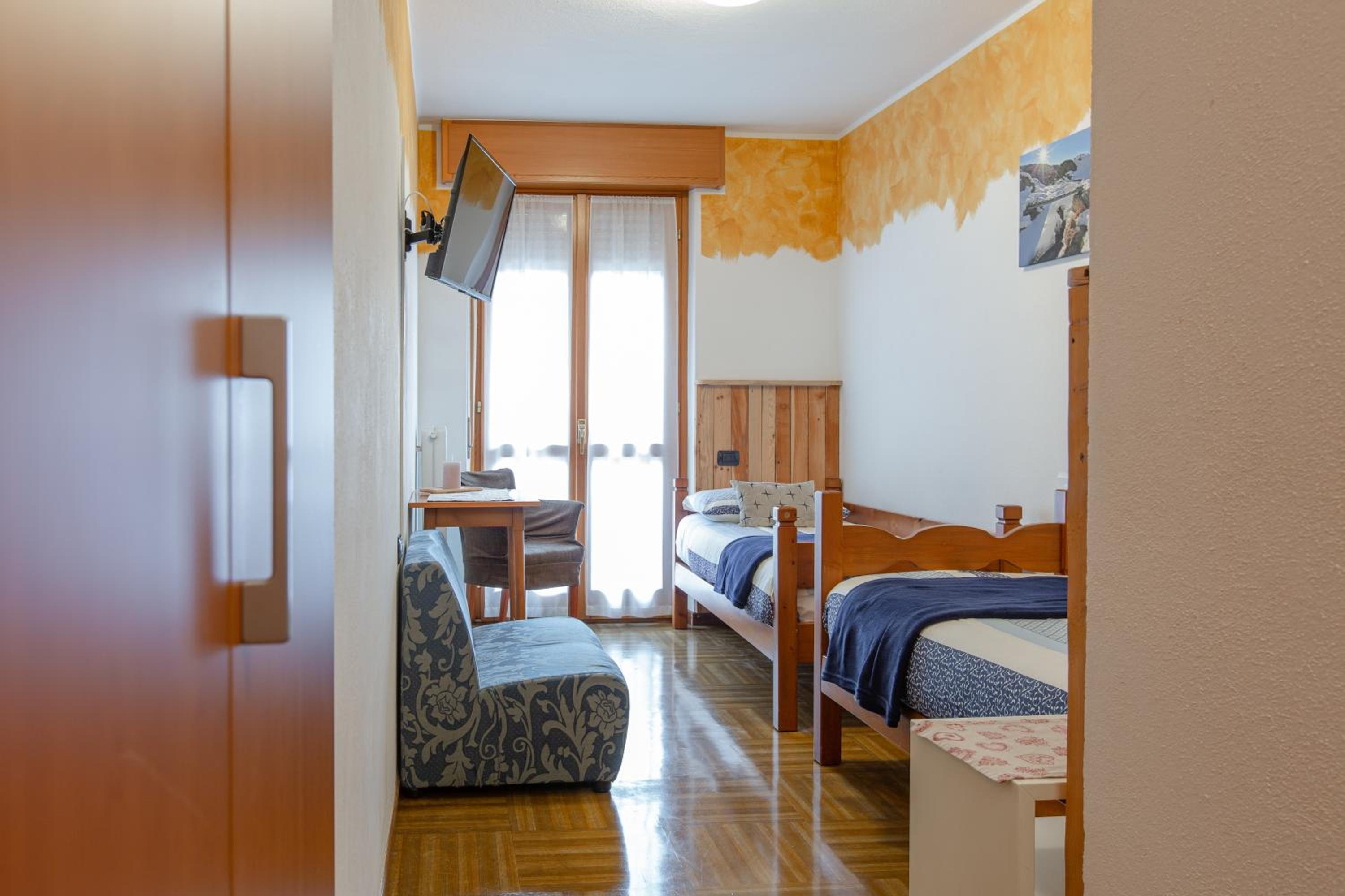 Twin Room with Mountain View photo 1