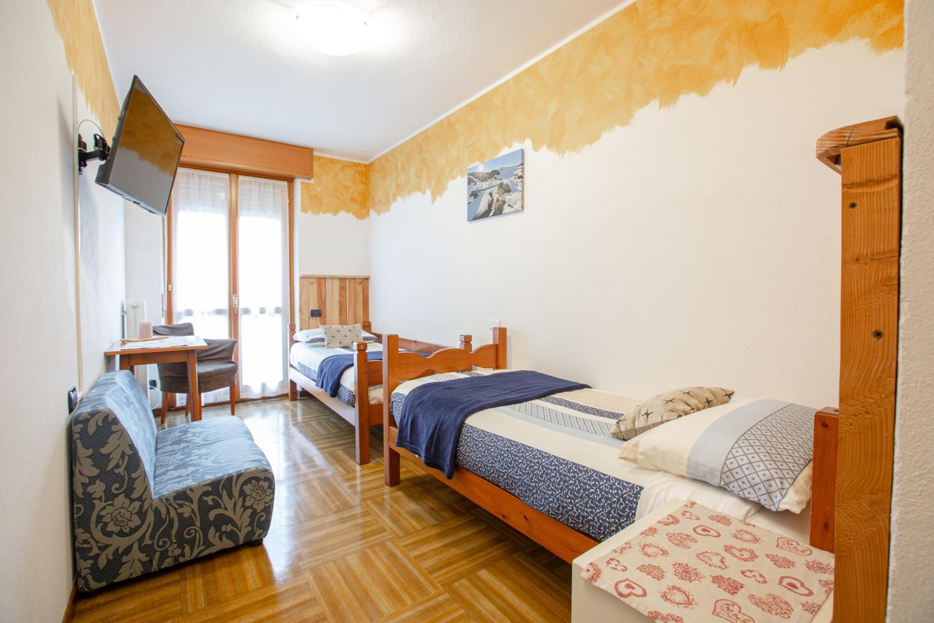 Twin Room with Mountain View photo 3