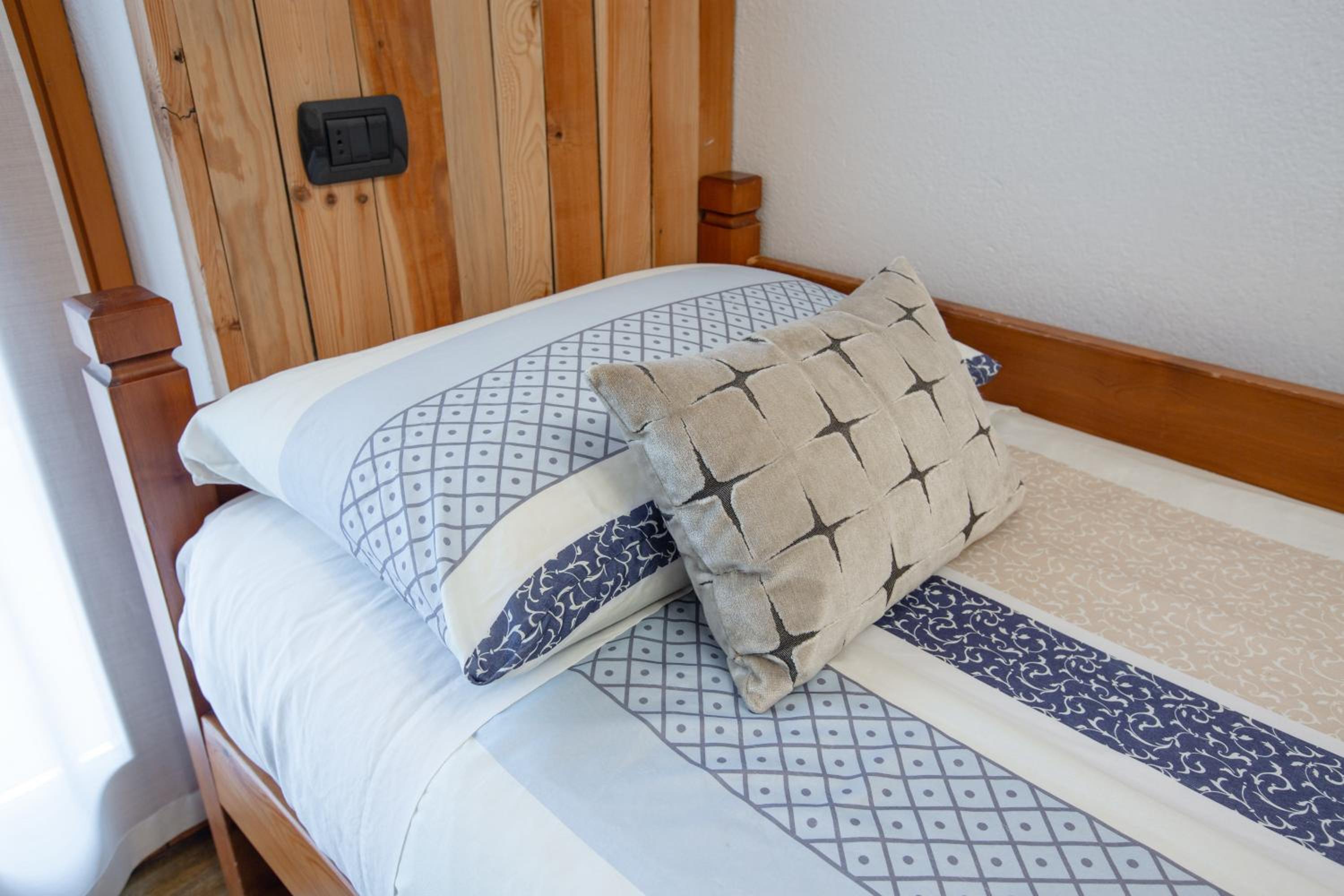 Twin Room with Mountain View photo 2