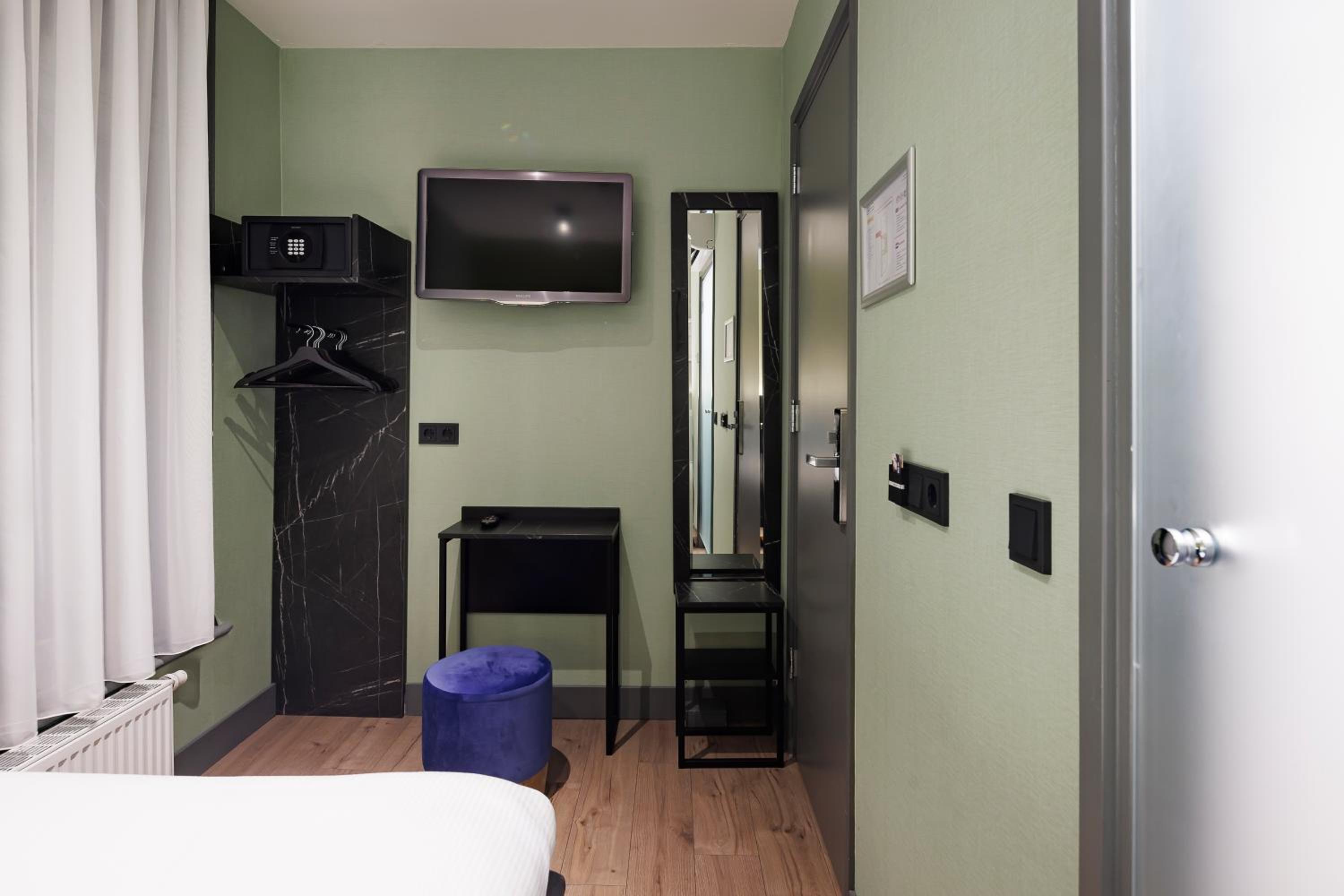 Double Room with Private Bathroom photo 2