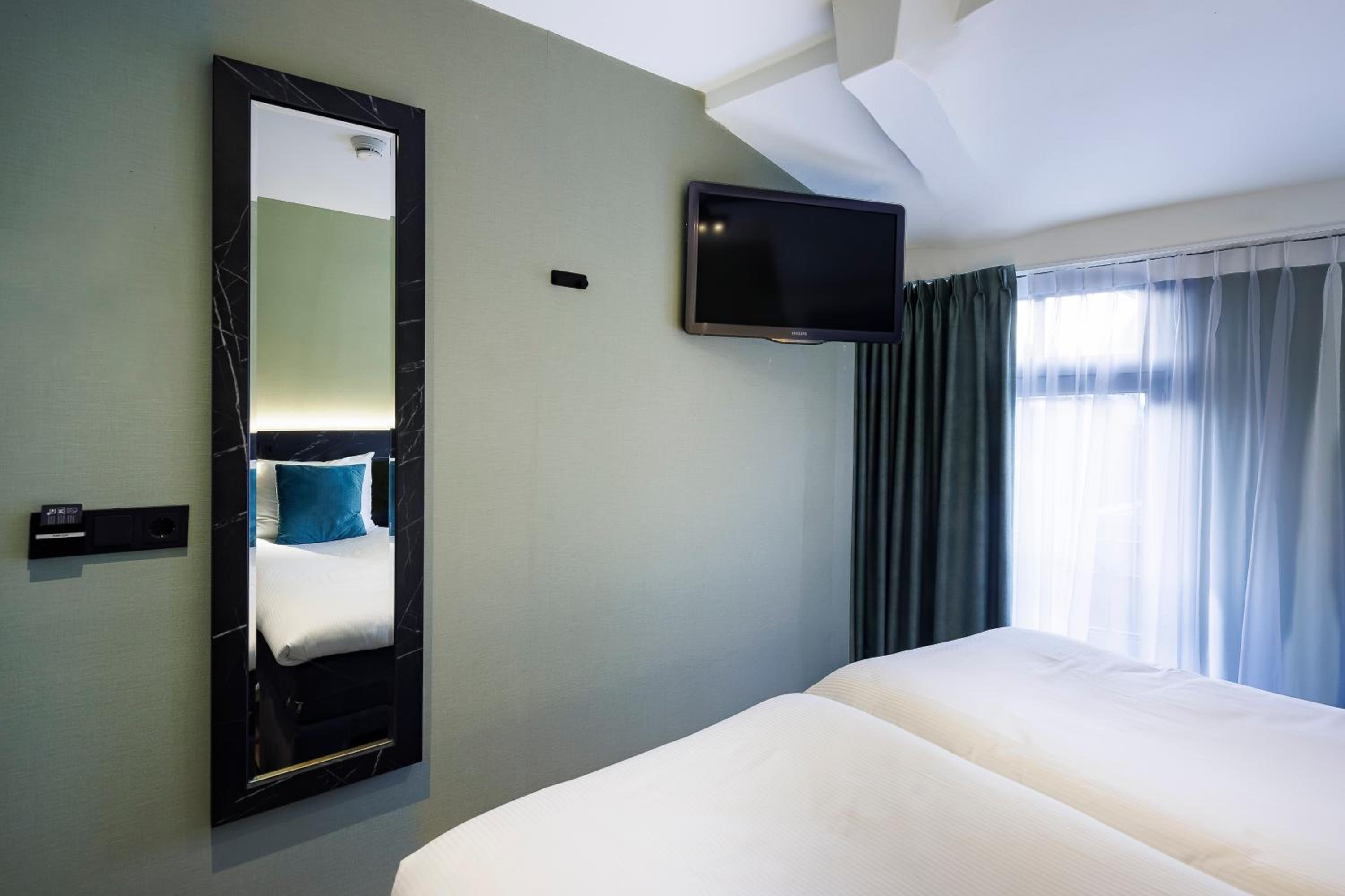 Twin Room with Shared Toilet photo 3