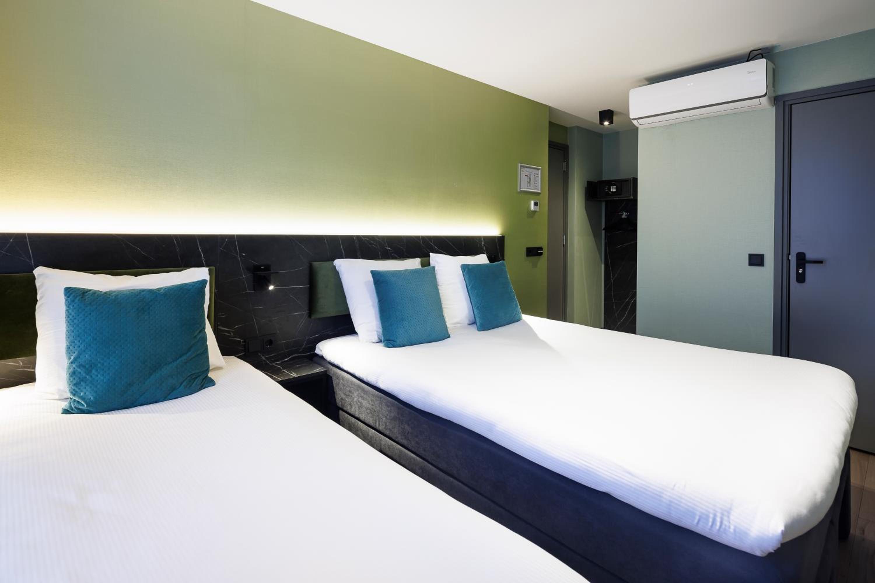Triple Room with Private Bathroom photo 2