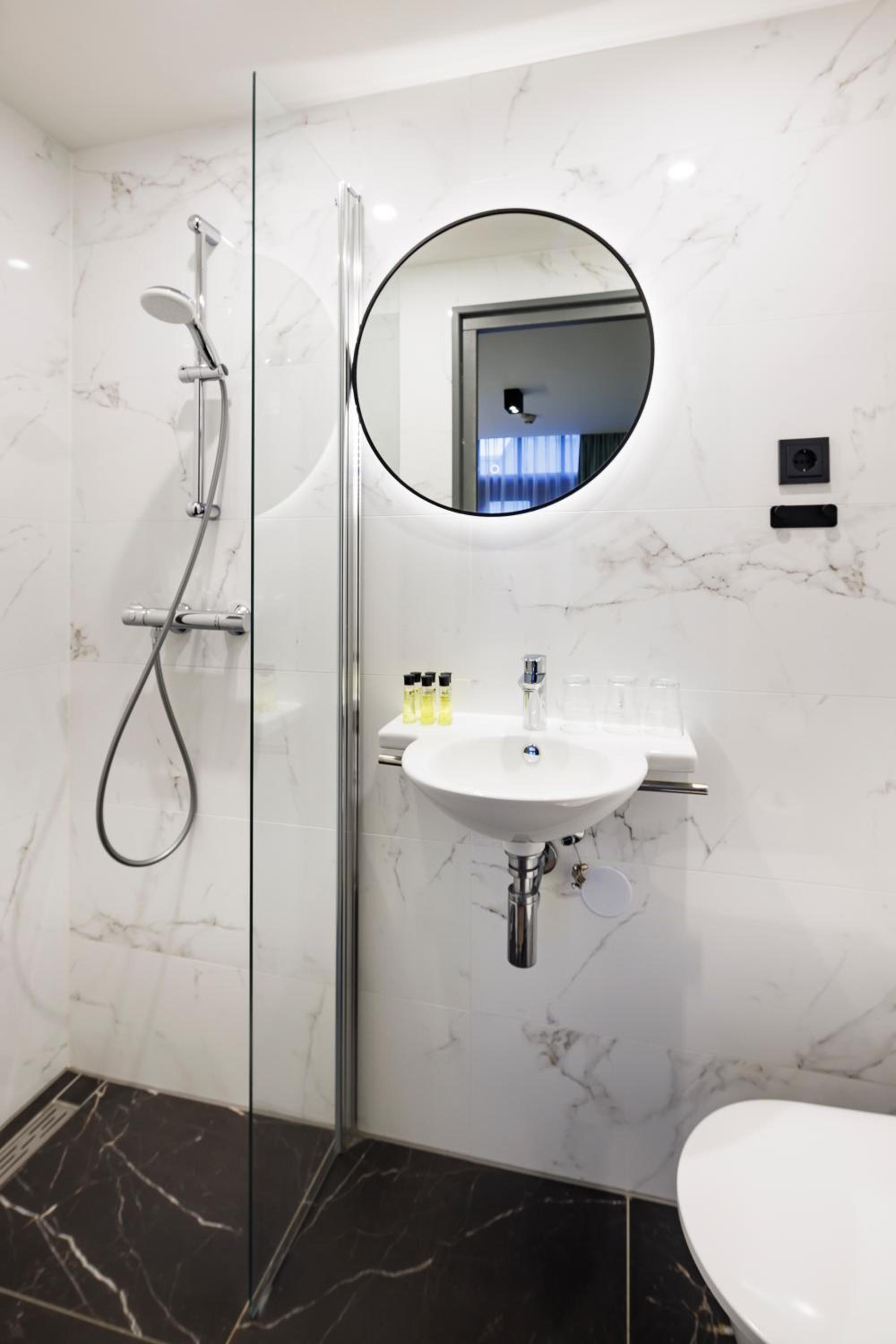 Triple Room with Private Bathroom photo 3