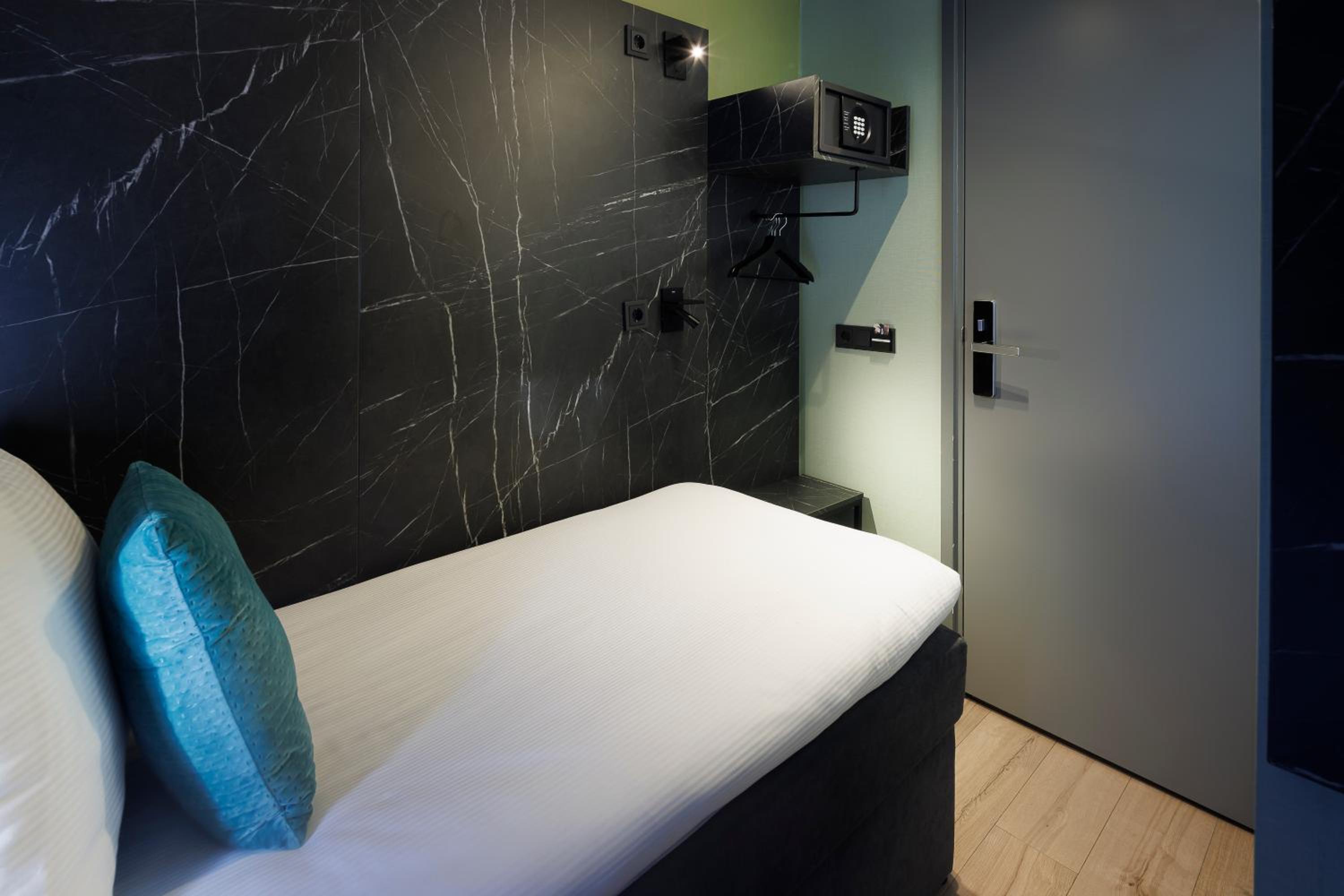 Single Room with Shared Toilet photo 3