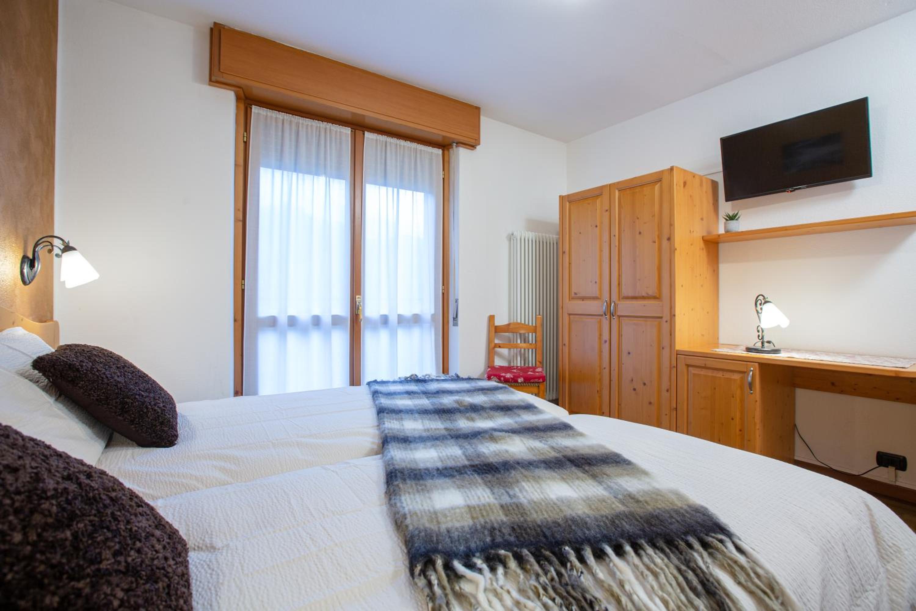 Superior Double or Twin Room with Mountain View photo 3
