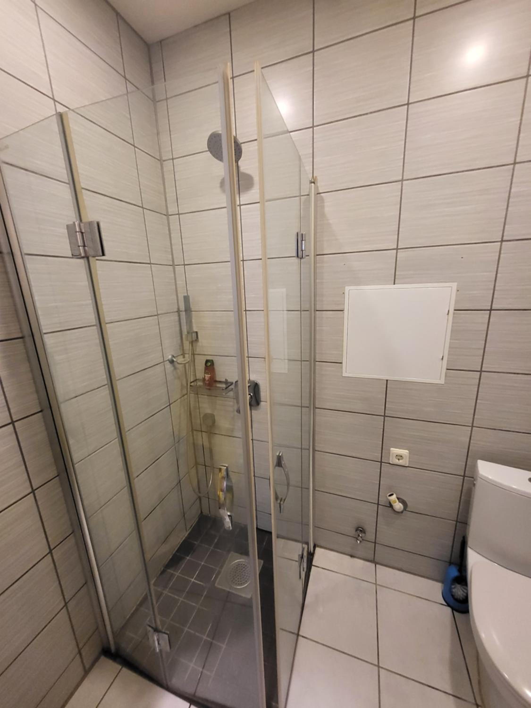 One-Bedroom Apartment - Photo 2