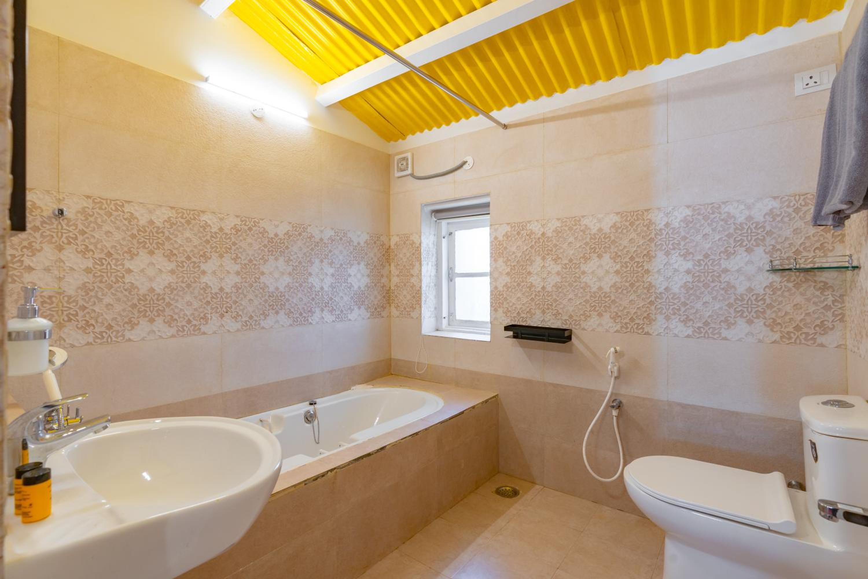 Standard Double Room - Photo 2