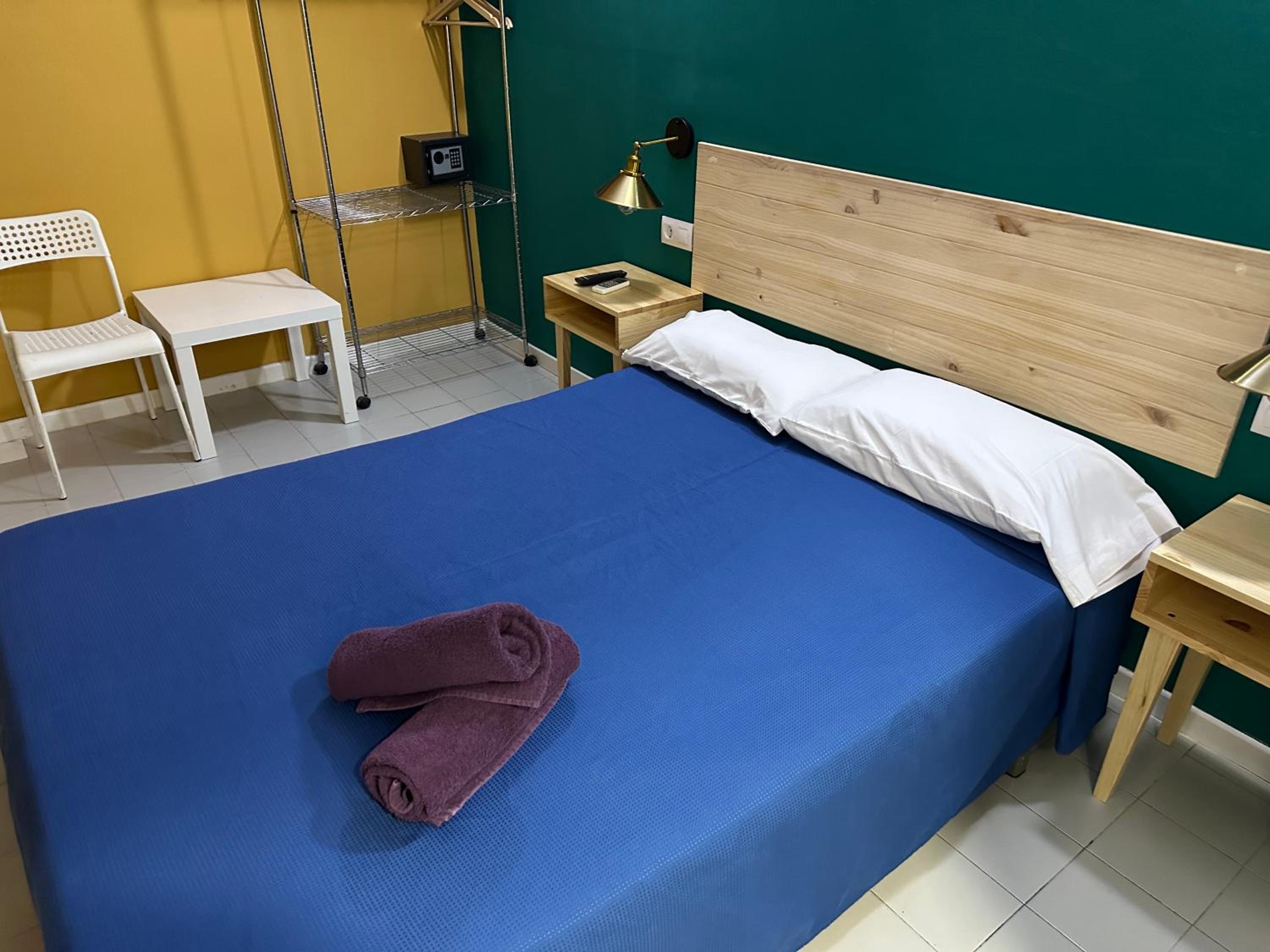 Habitación Doble Económica con Baño Privado