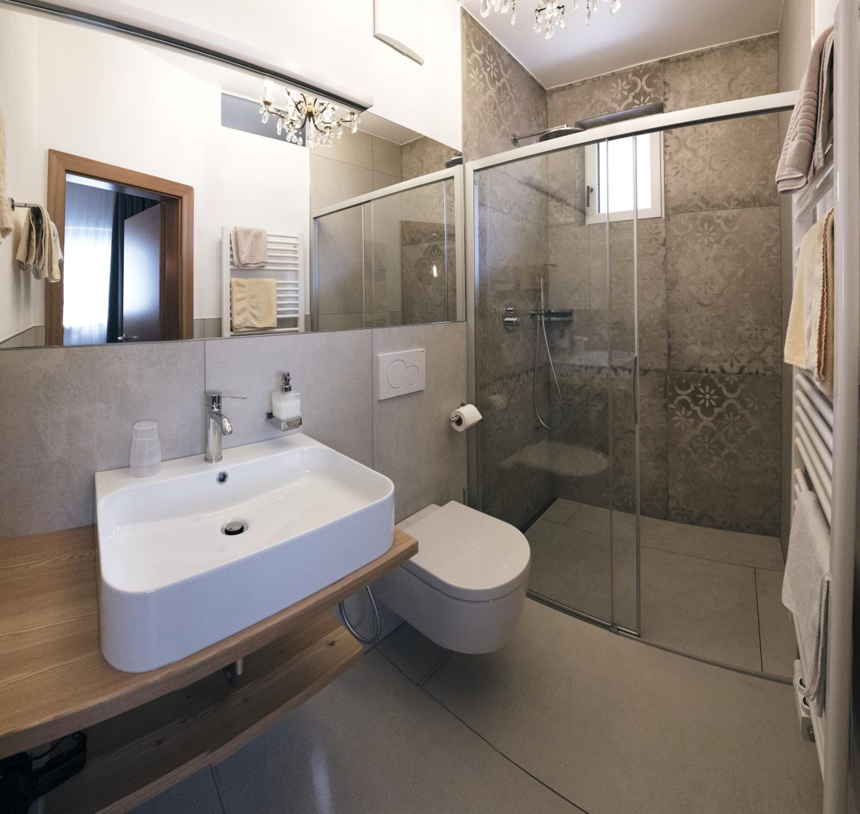 Deluxe Double Room with Balcony photo 3