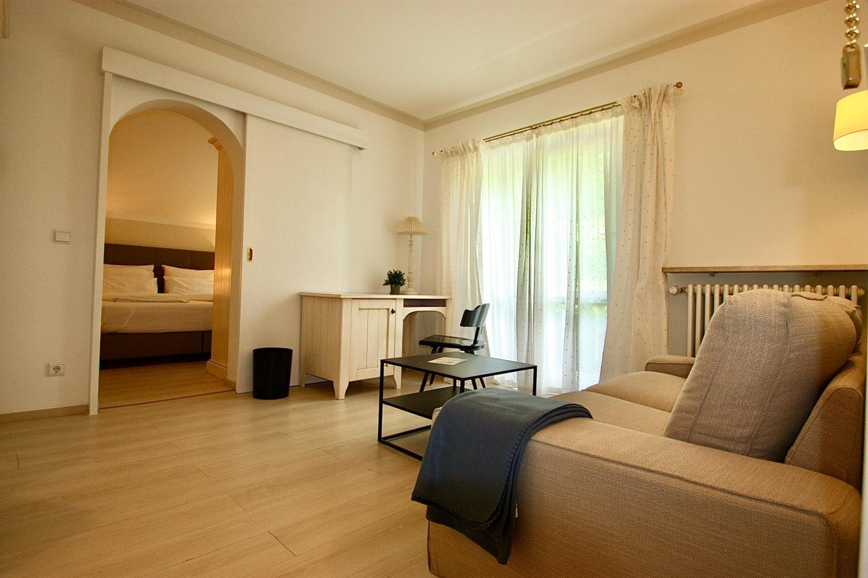Large Double Room - Photo 1