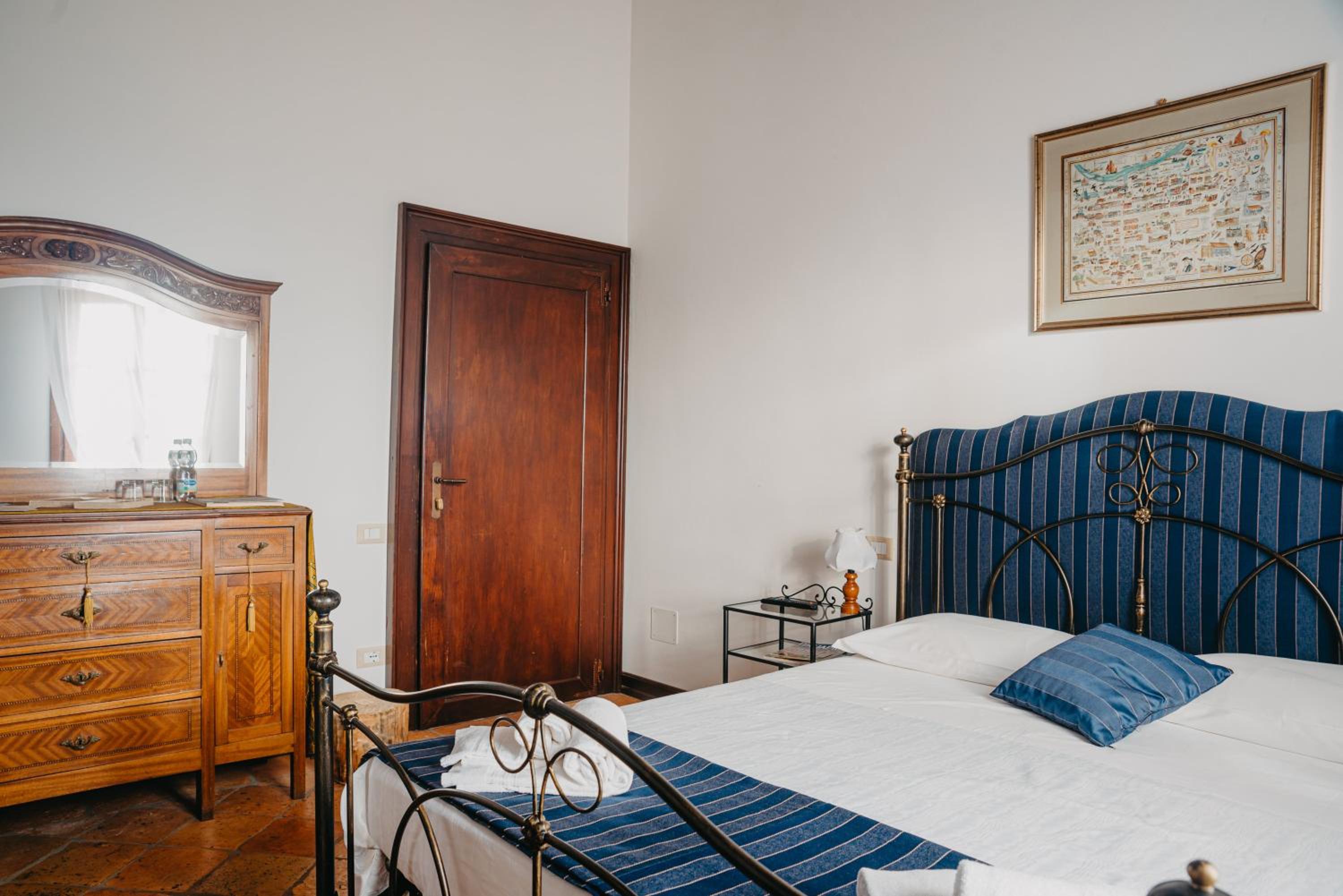 Large Double Room photo 3