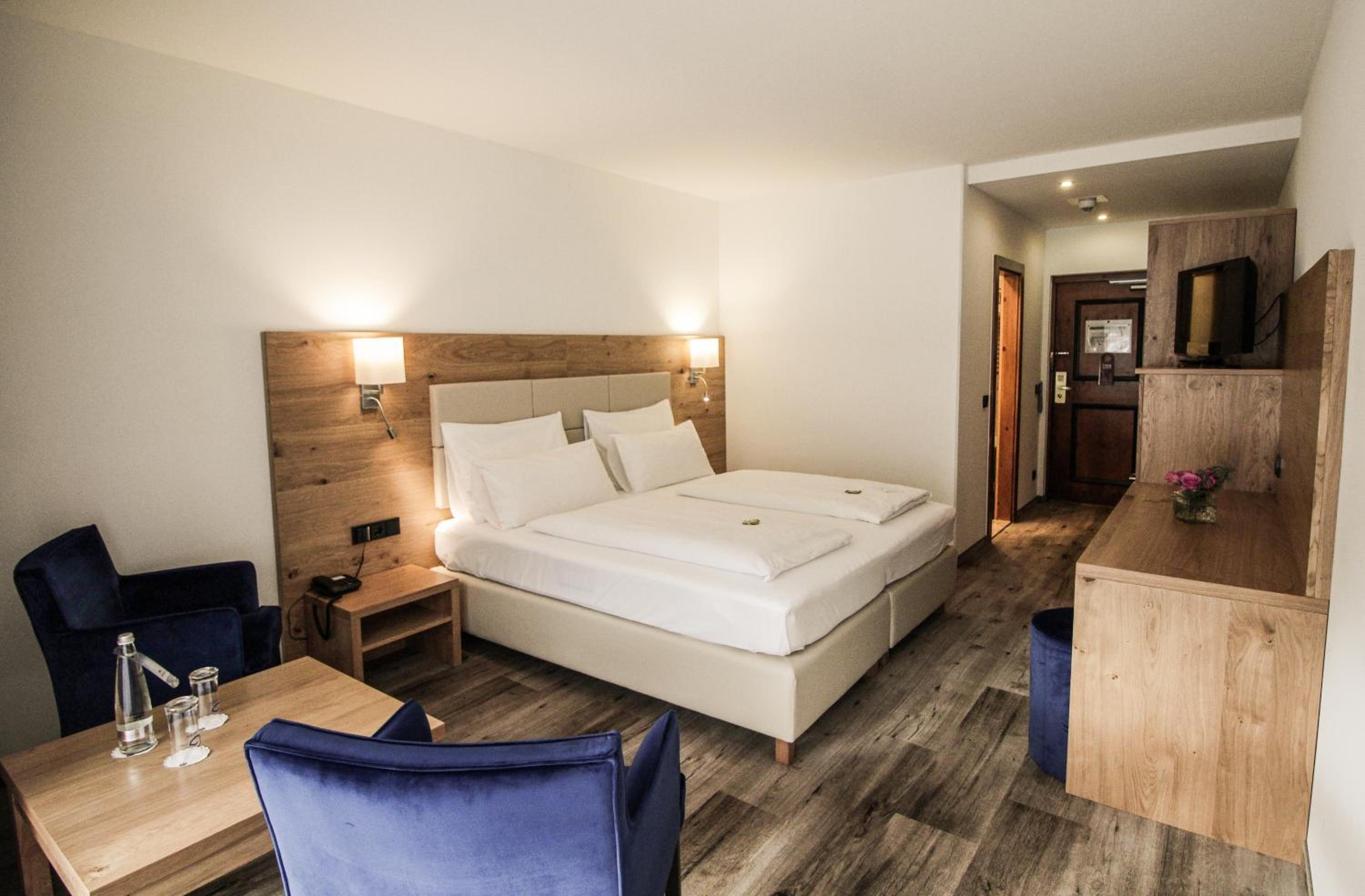 Double Room with Balcony - Photo 5
