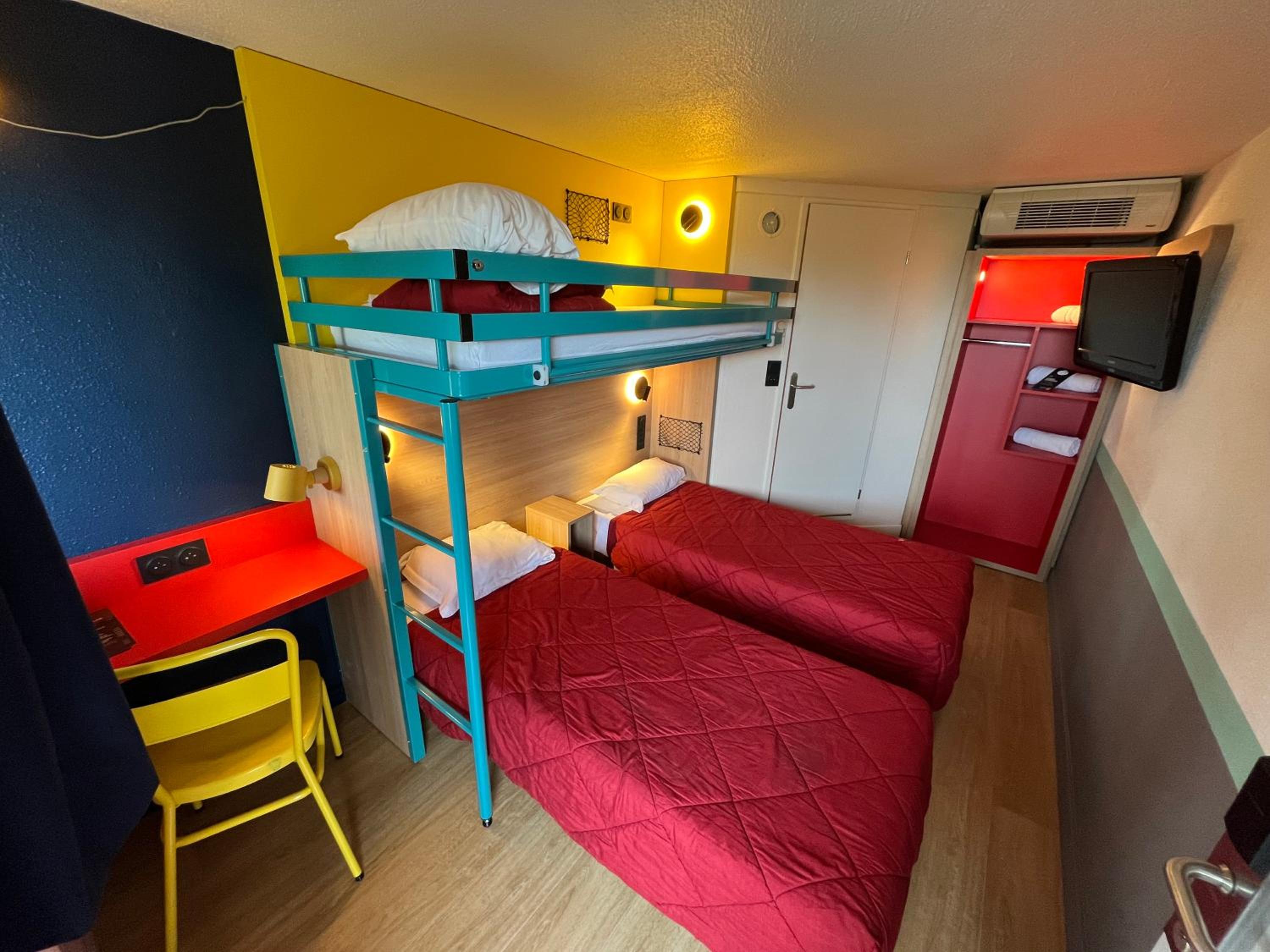 Triple Room (1 Double Bed + 1 Single Bed) - Photo 1