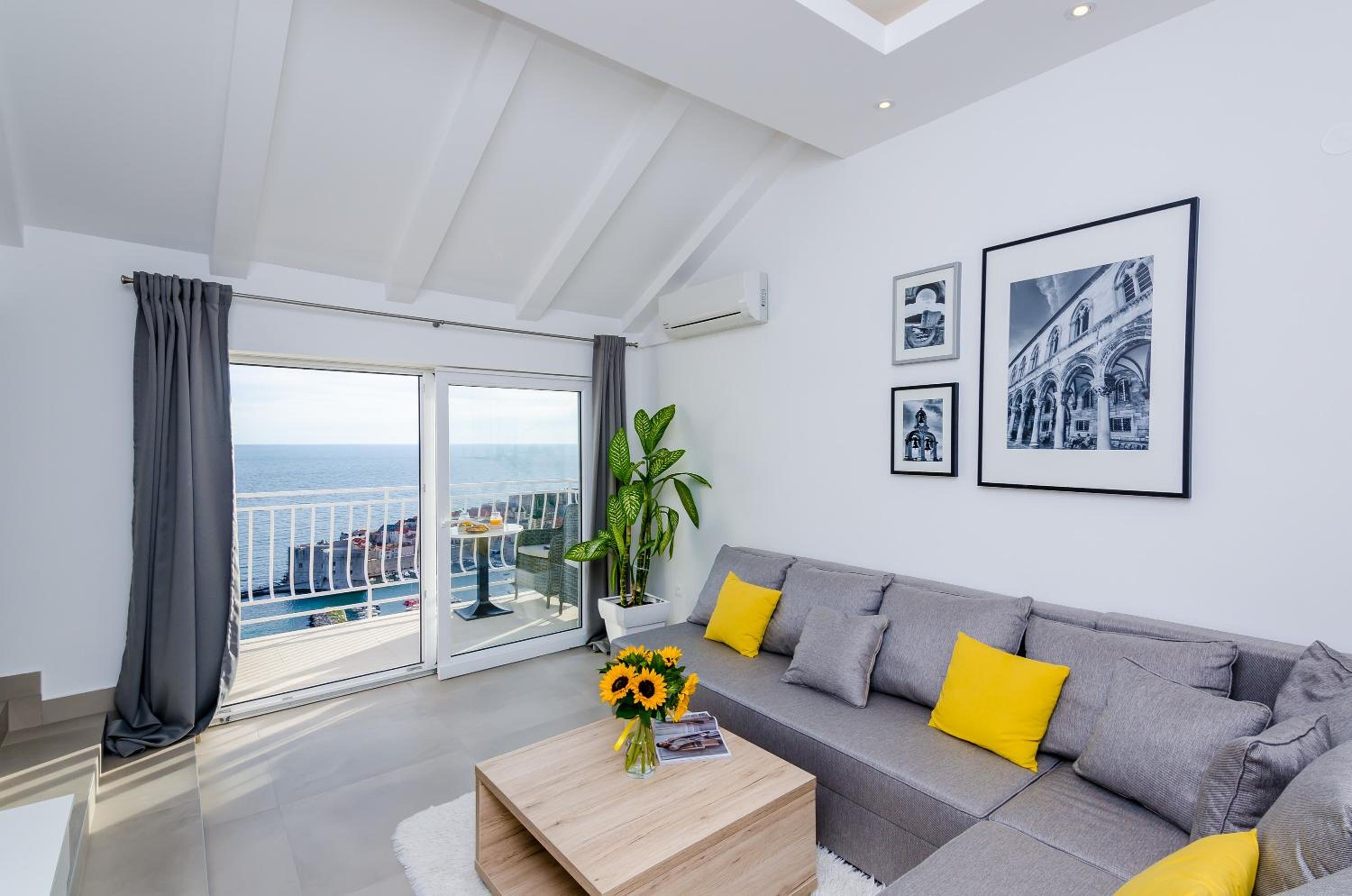 One-Bedroom Apartment With Terrace And Sea View