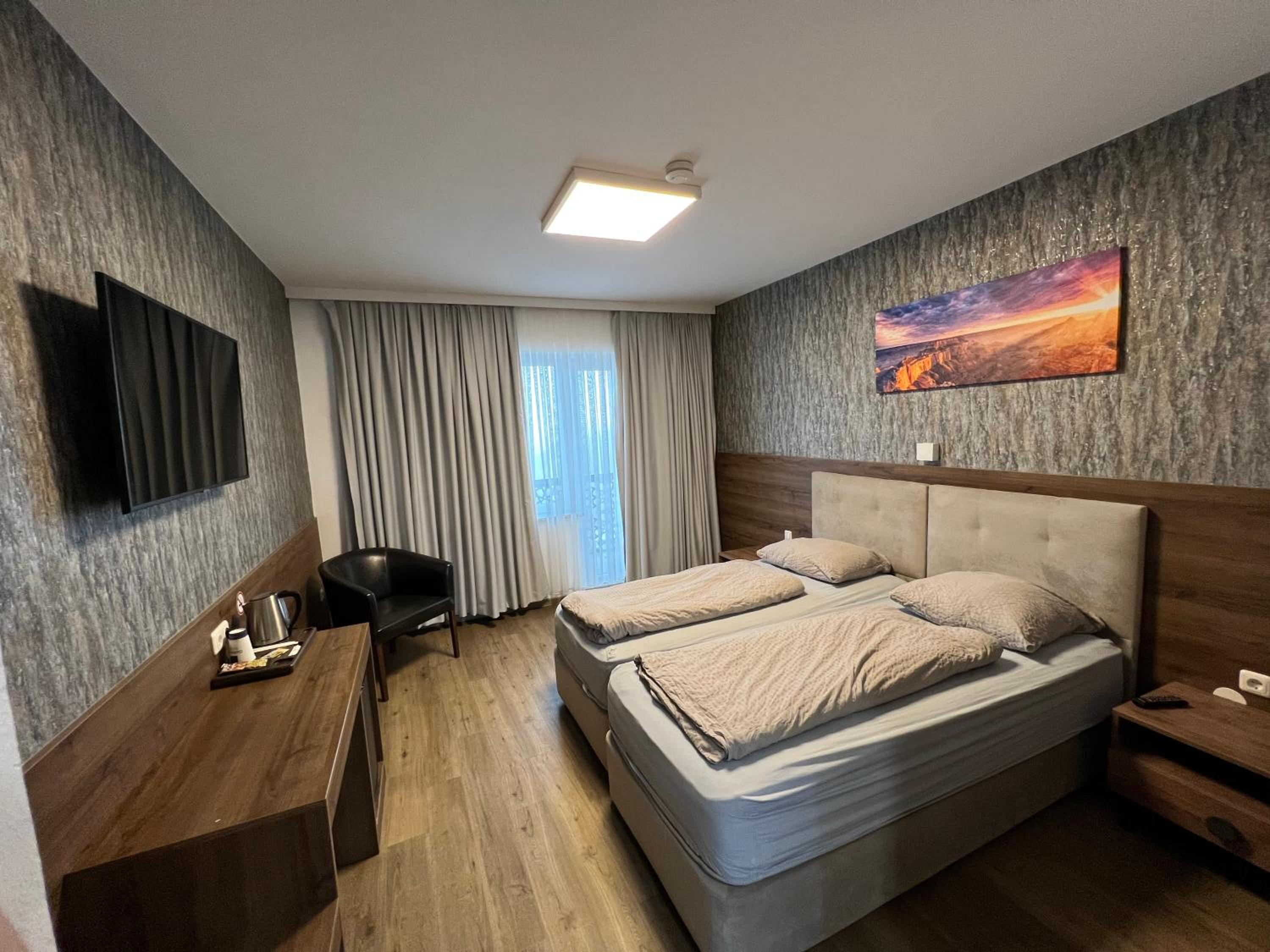 Standard Twin Room - Photo 1